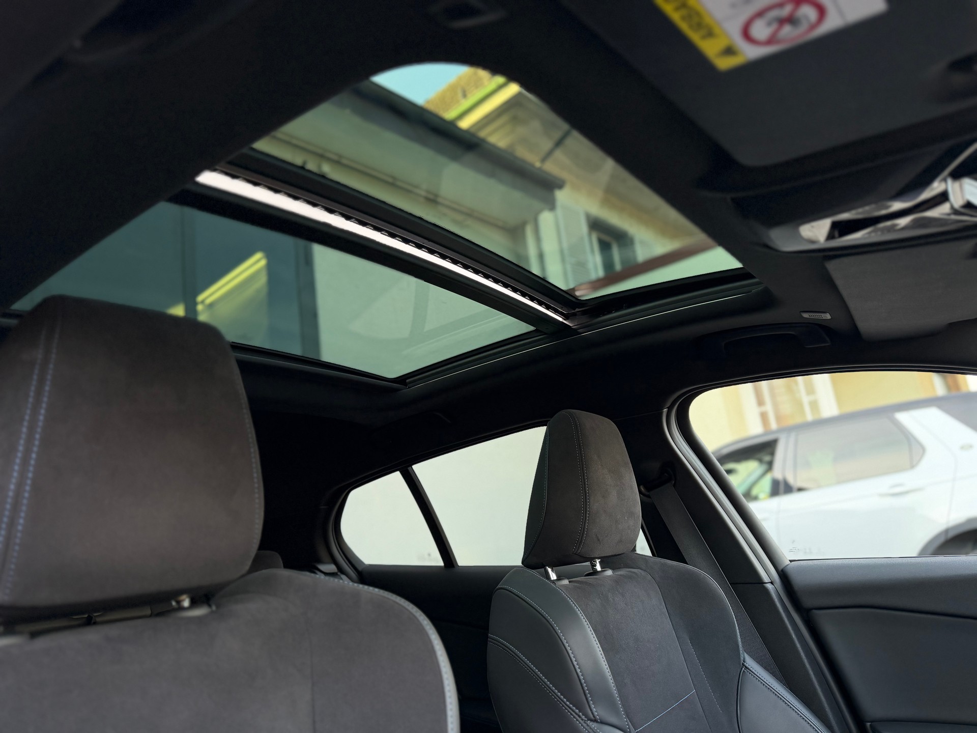BMW 123 xDrive M Sport Steptronic-image-18