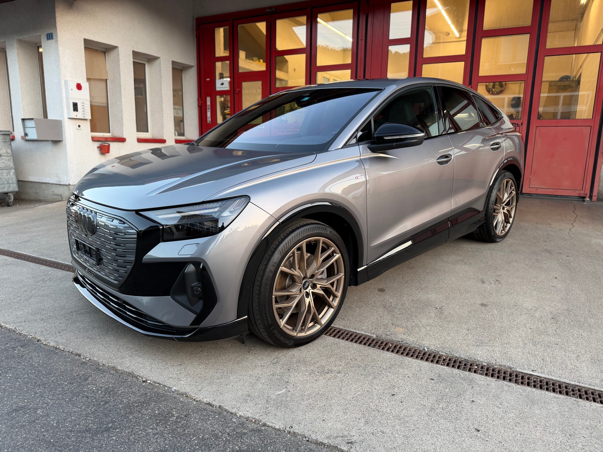 AUDI Q4 Sportback e-tron 50 quattro // S-Line // SoH 93%-showroom-element-1