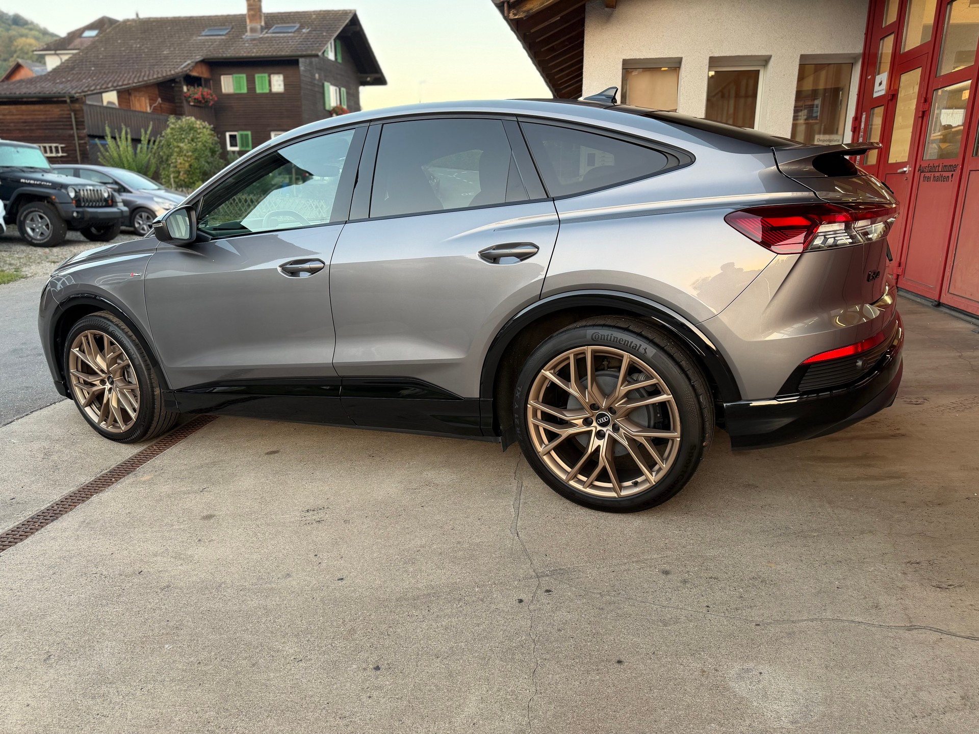 AUDI Q4 Sportback e-tron 50 quattro // S-Line // SoH 93%-showroom-element-3