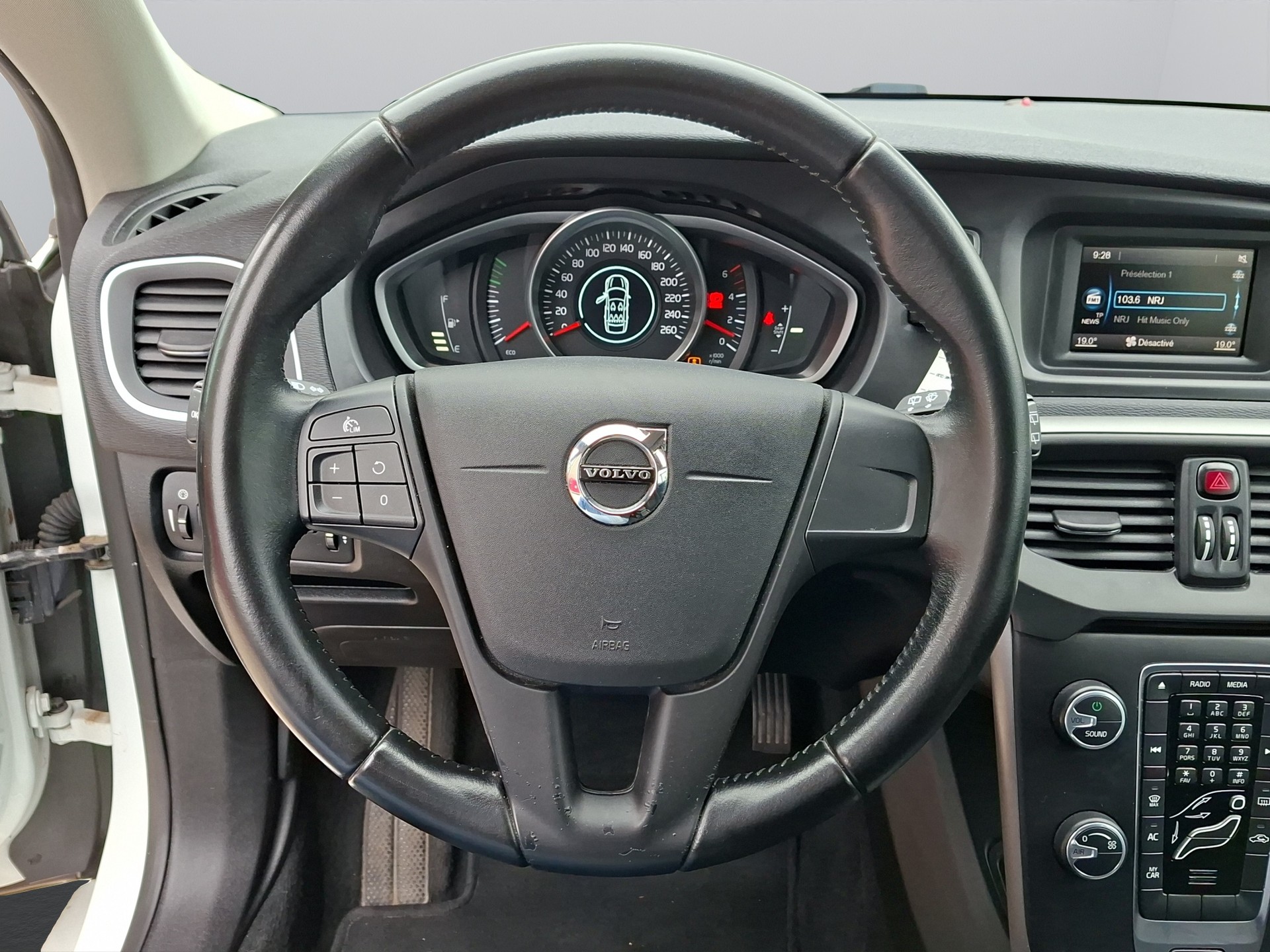 VOLVO V40 D3 Kinetic-image-9