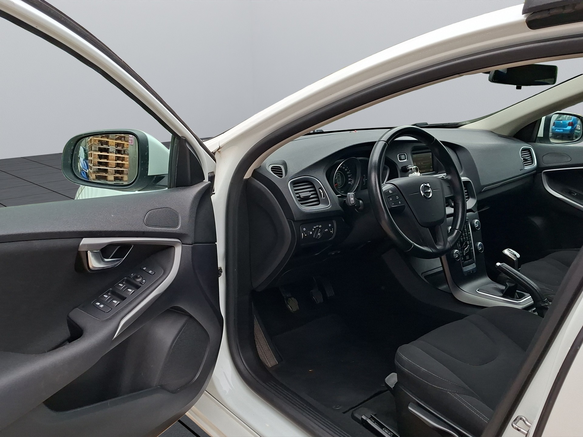 VOLVO V40 D3 Kinetic-image-14