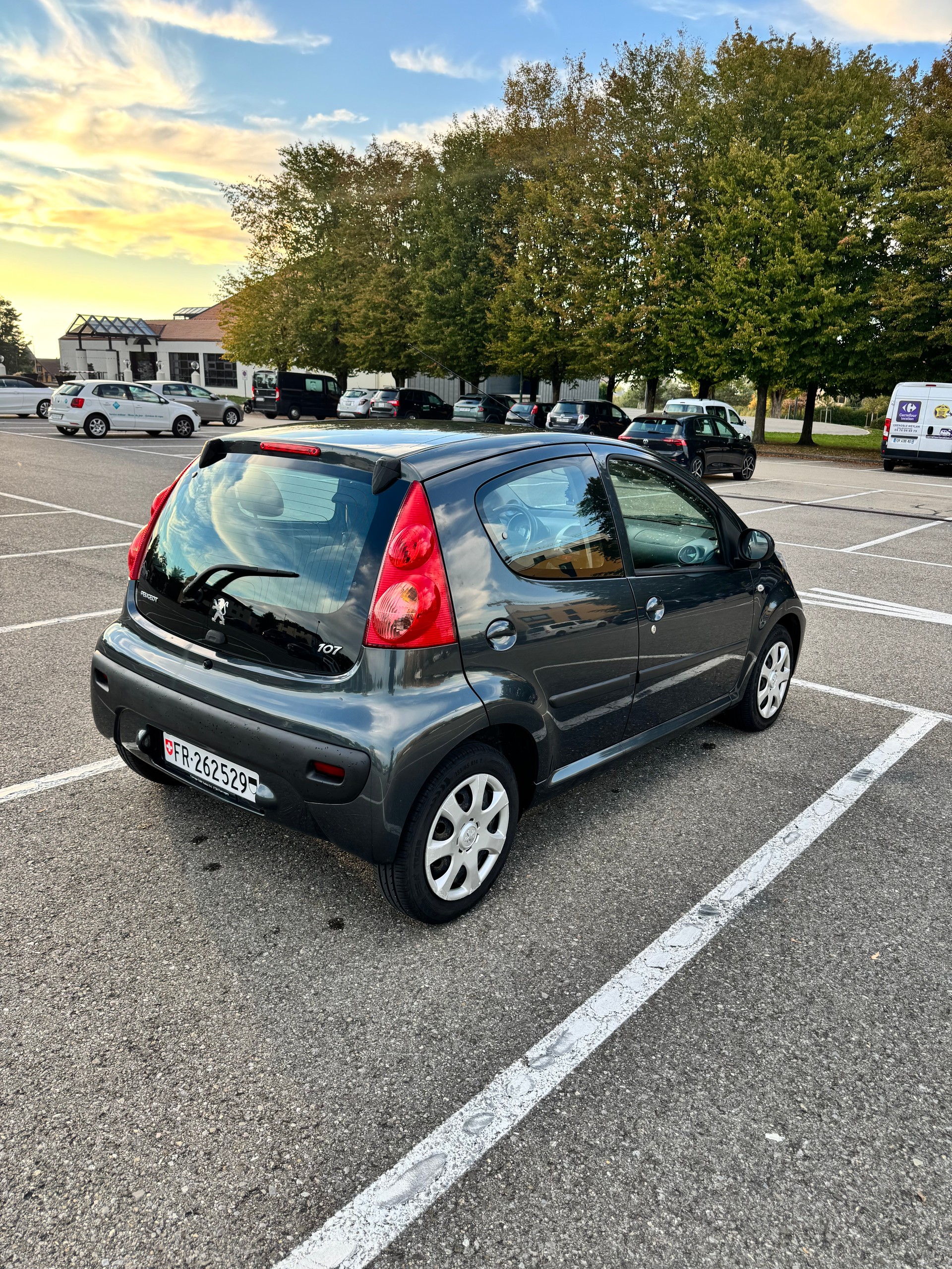 PEUGEOT 107 1.0 Trendy-image-5