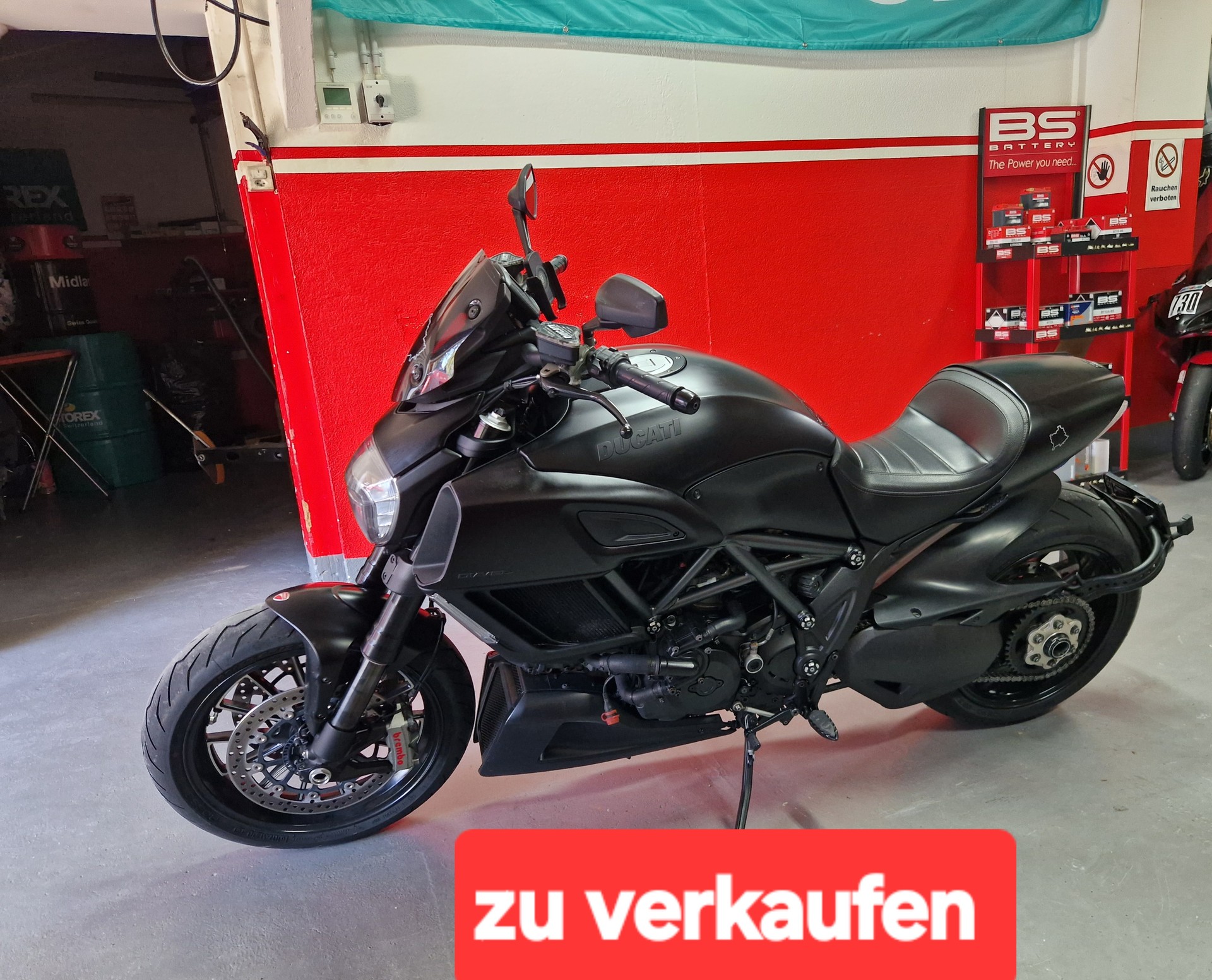 DUCATI Diavel 1200 Carbon red-image-4