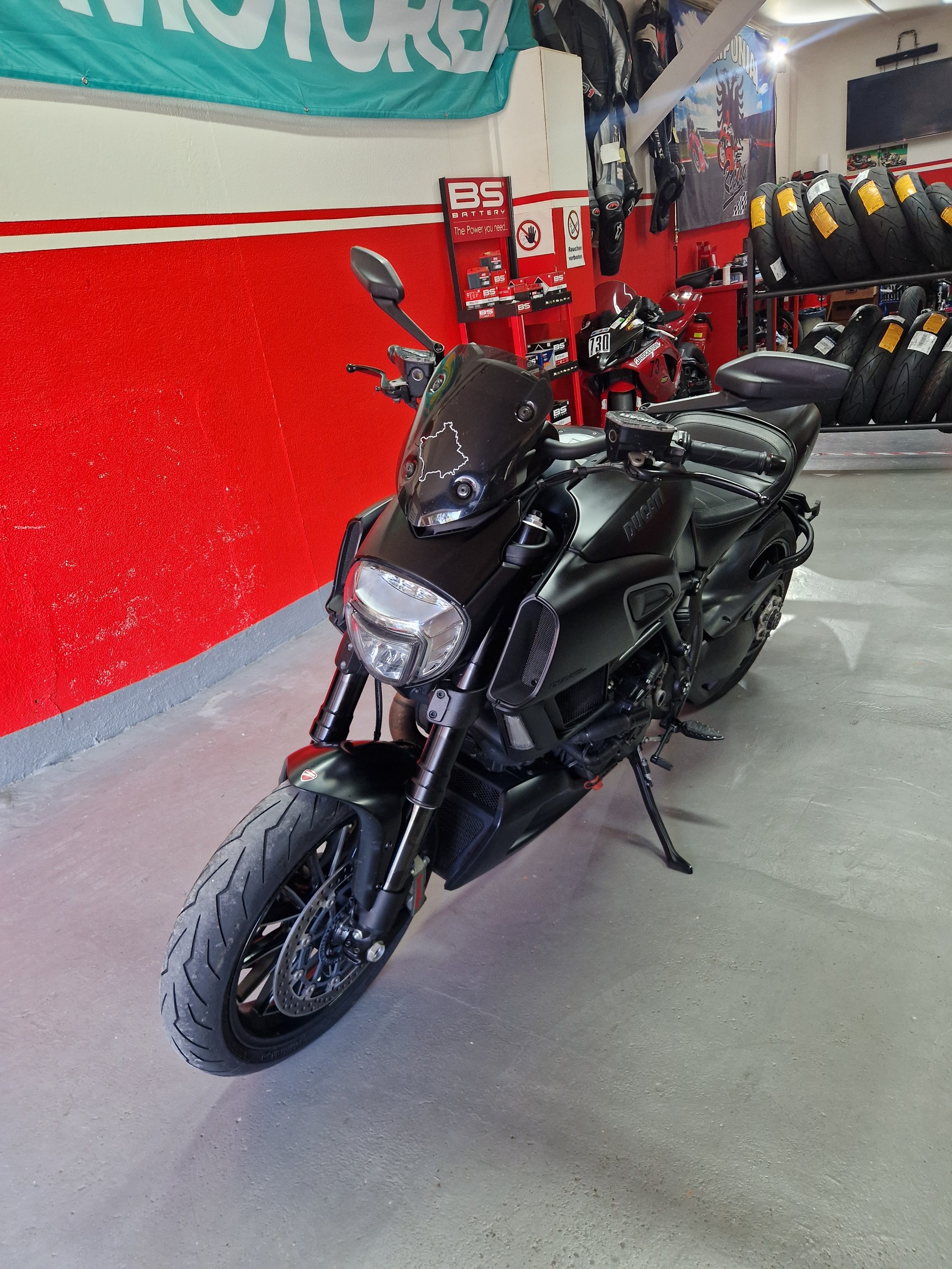 DUCATI Diavel 1200 Carbon red-image-1