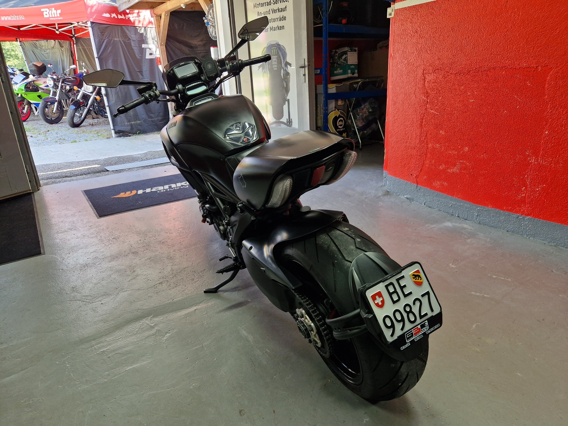 DUCATI Diavel 1200 Carbon red-image-3