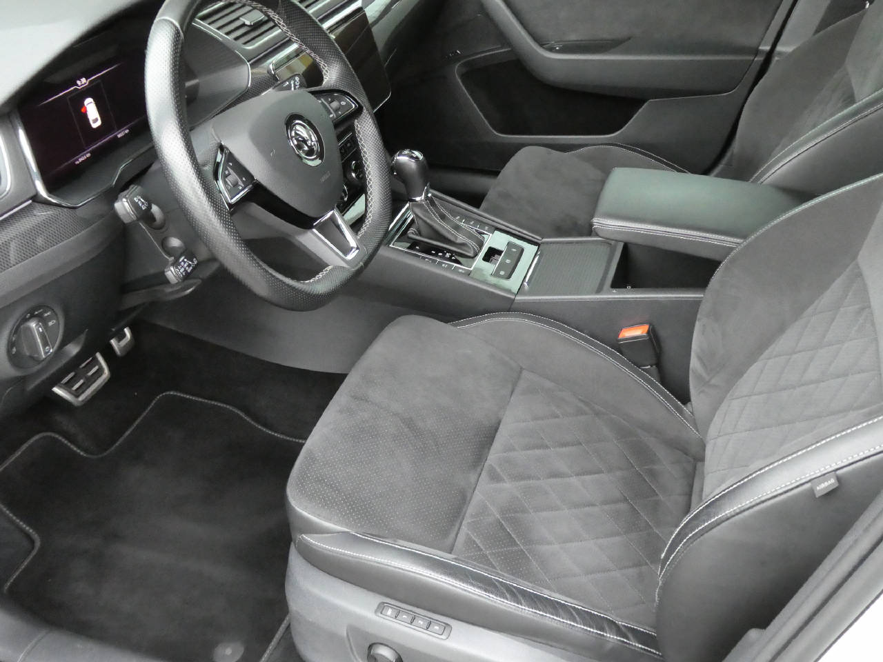 SKODA Superb Combi 2.0 TDI 190 SportLine+ 4x4 DSG-image-8