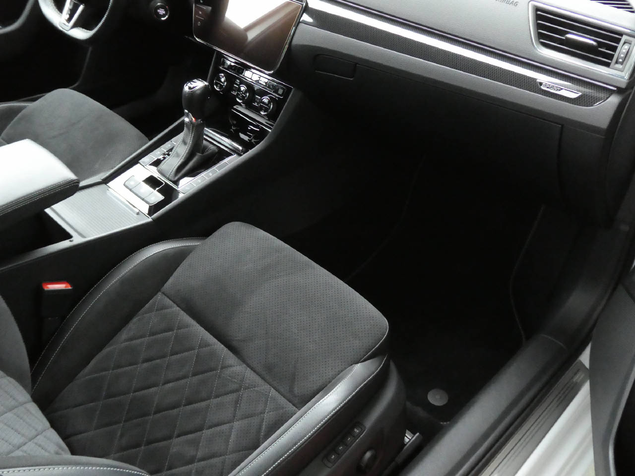 SKODA Superb Combi 2.0 TDI 190 SportLine+ 4x4 DSG-image-9