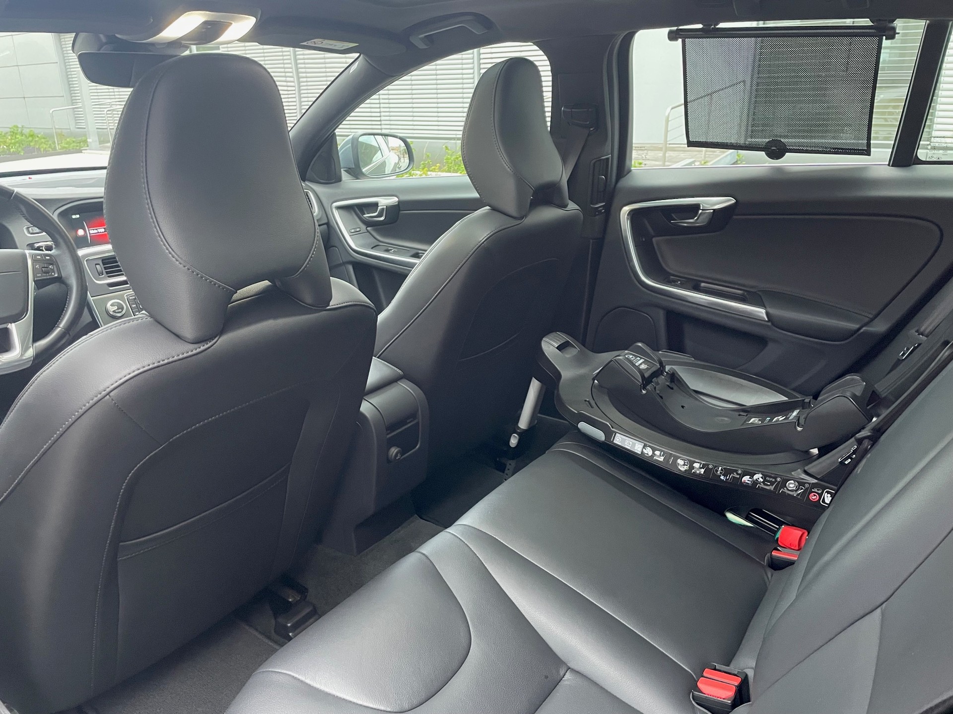 VOLVO V60 D6 AWD Plug-in Hybrid Summum Geartronic-image-10