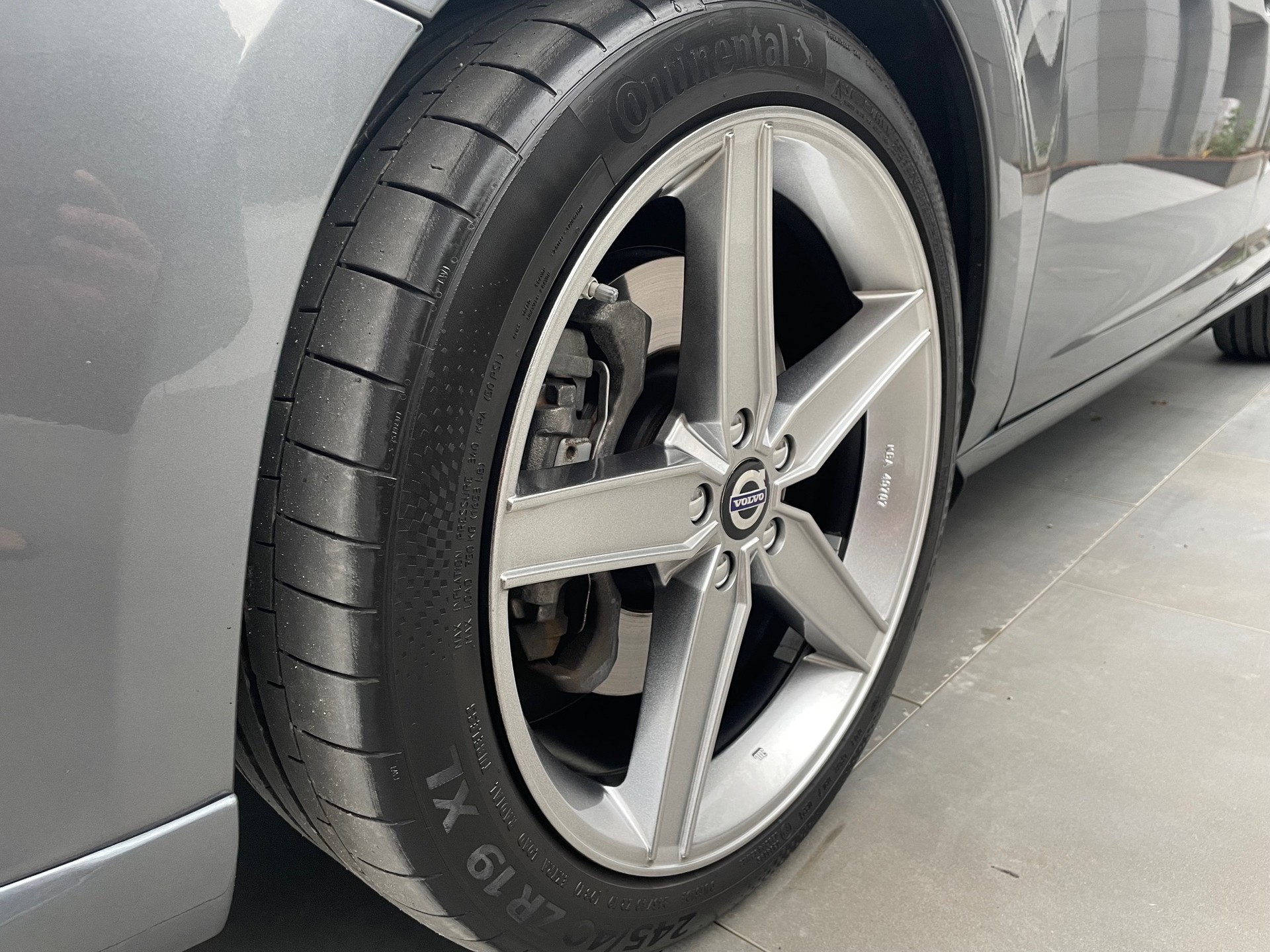 VOLVO V60 D6 AWD Plug-in Hybrid Summum Geartronic-image-2