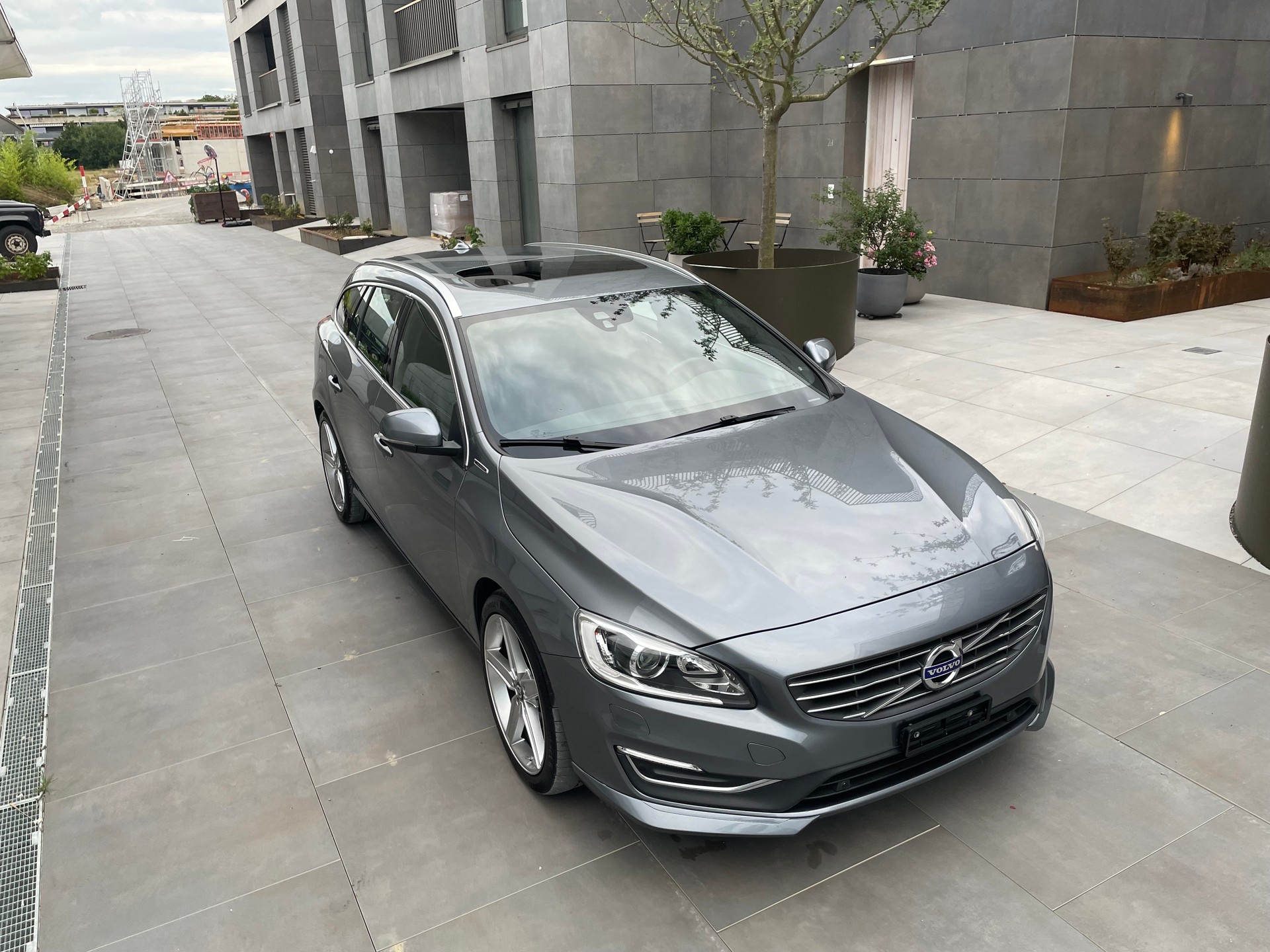 VOLVO 2.4 D6 Summum Pl.Hyb.