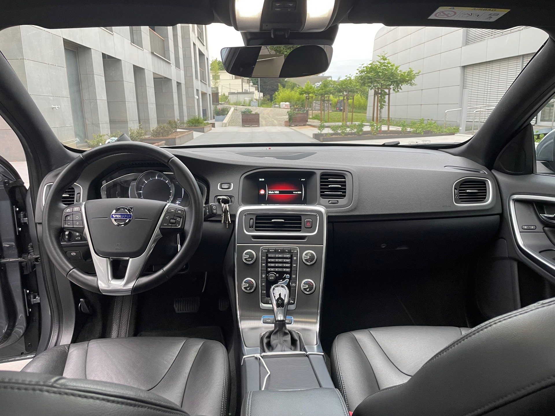 VOLVO V60 D6 AWD Plug-in Hybrid Summum Geartronic-image-7