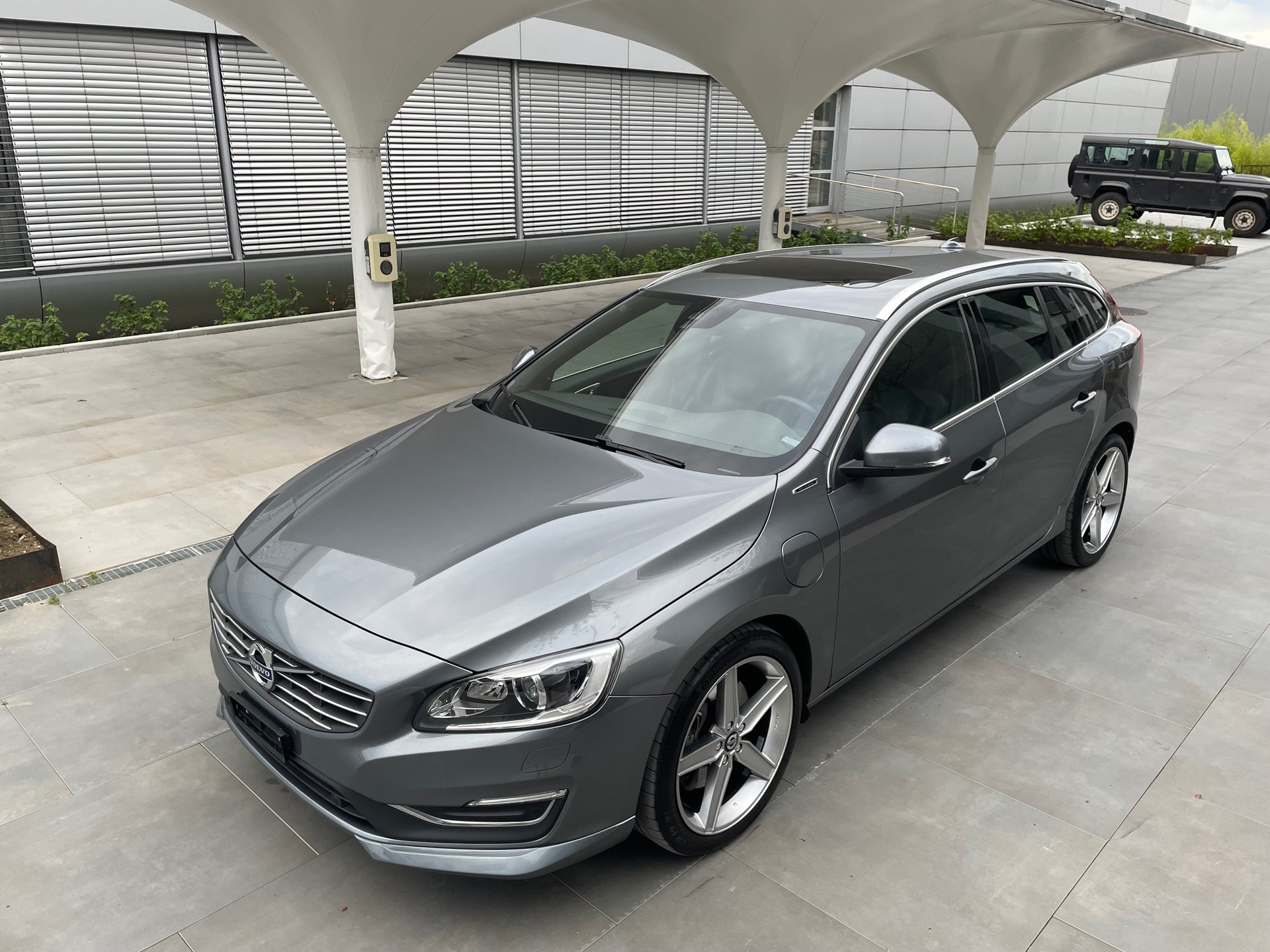 VOLVO V60 D6 AWD Plug-in Hybrid Summum Geartronic