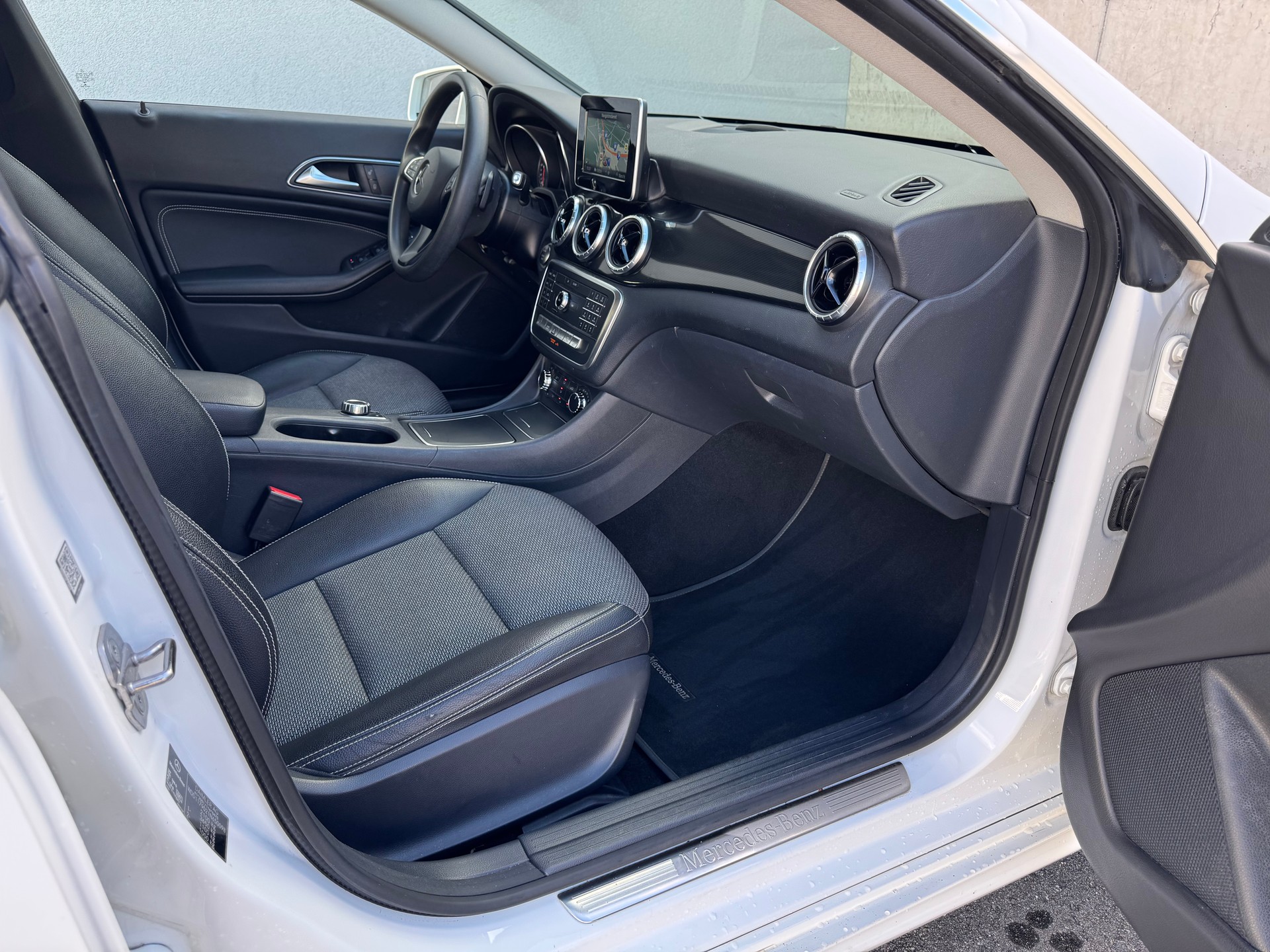 MERCEDES-BENZ CLA Shooting Br. 200 d Swiss Star Urban 4M 7G-DCT-image-18