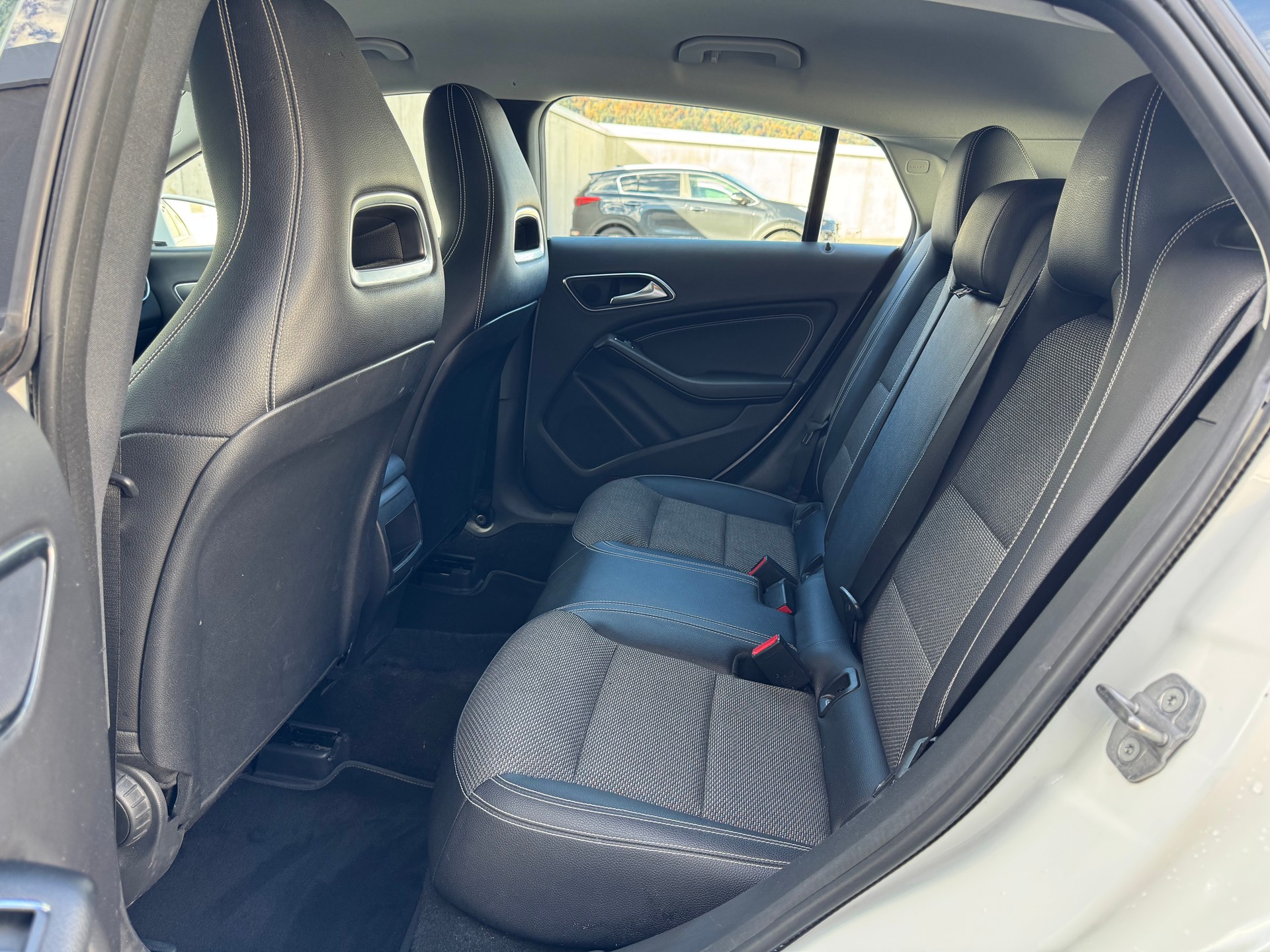 MERCEDES-BENZ CLA Shooting Br. 200 d Swiss Star Urban 4M 7G-DCT-image-13