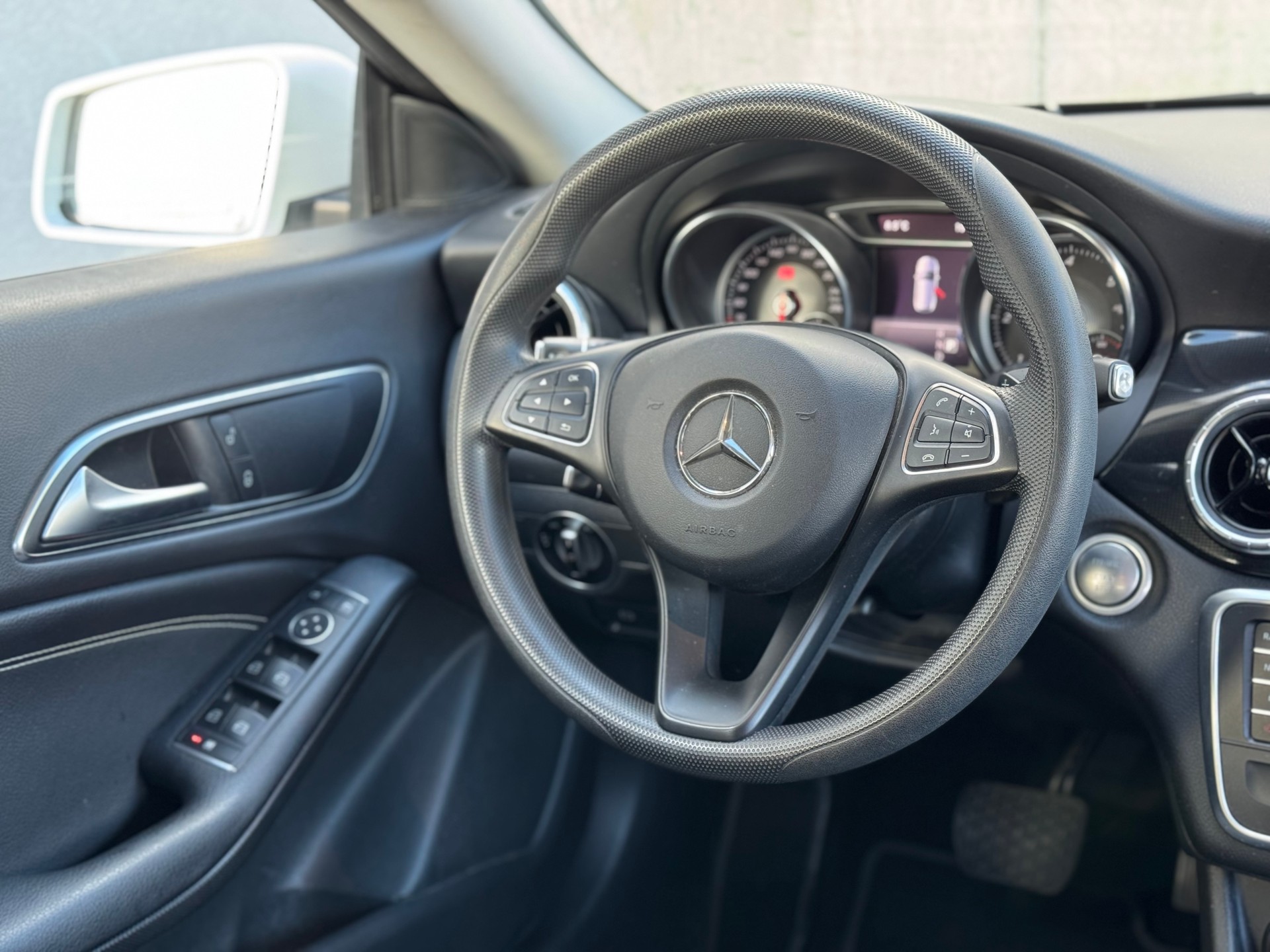 MERCEDES-BENZ CLA Shooting Br. 200 d Swiss Star Urban 4M 7G-DCT-image-17