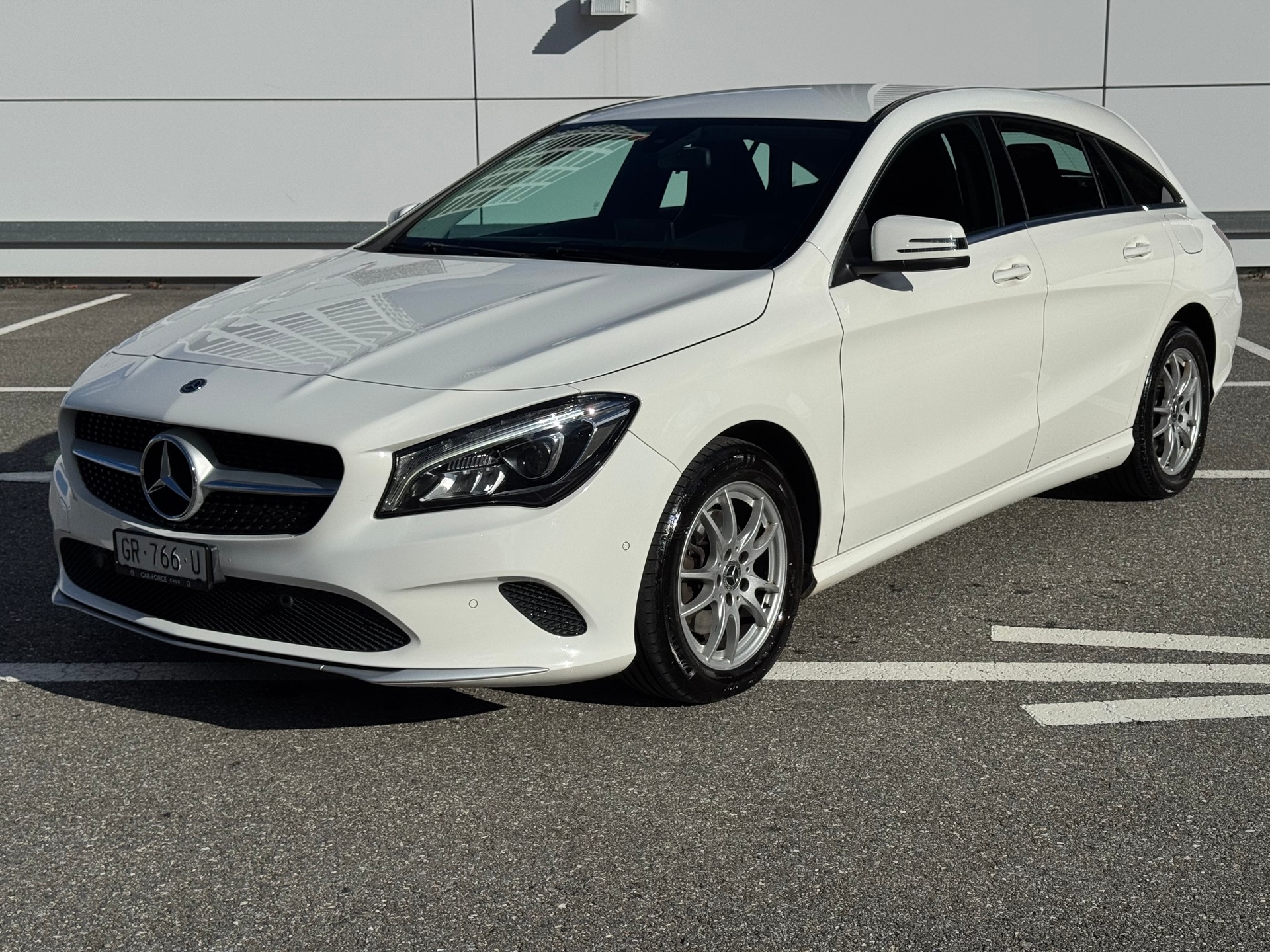 MERCEDES-BENZ CLA Shooting Br. 200 d Swiss Star Urban 4M 7G-DCT-showroom-element-1