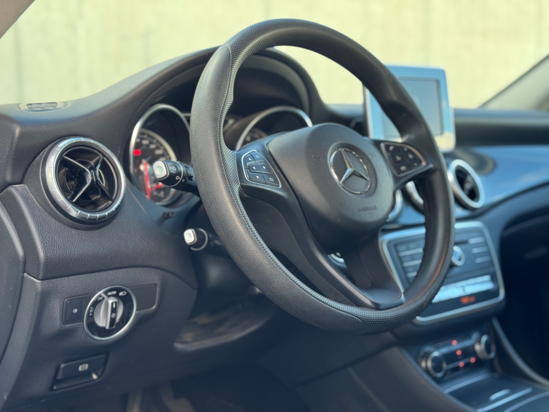 MERCEDES-BENZ CLA Shooting Br. 200 d Swiss Star Urban 4M 7G-DCT-image-27