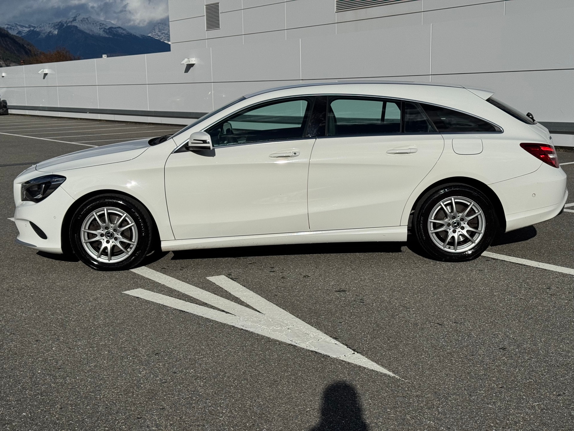 MERCEDES-BENZ CLA Shooting Br. 200 d Swiss Star Urban 4M 7G-DCT-showroom-element-2