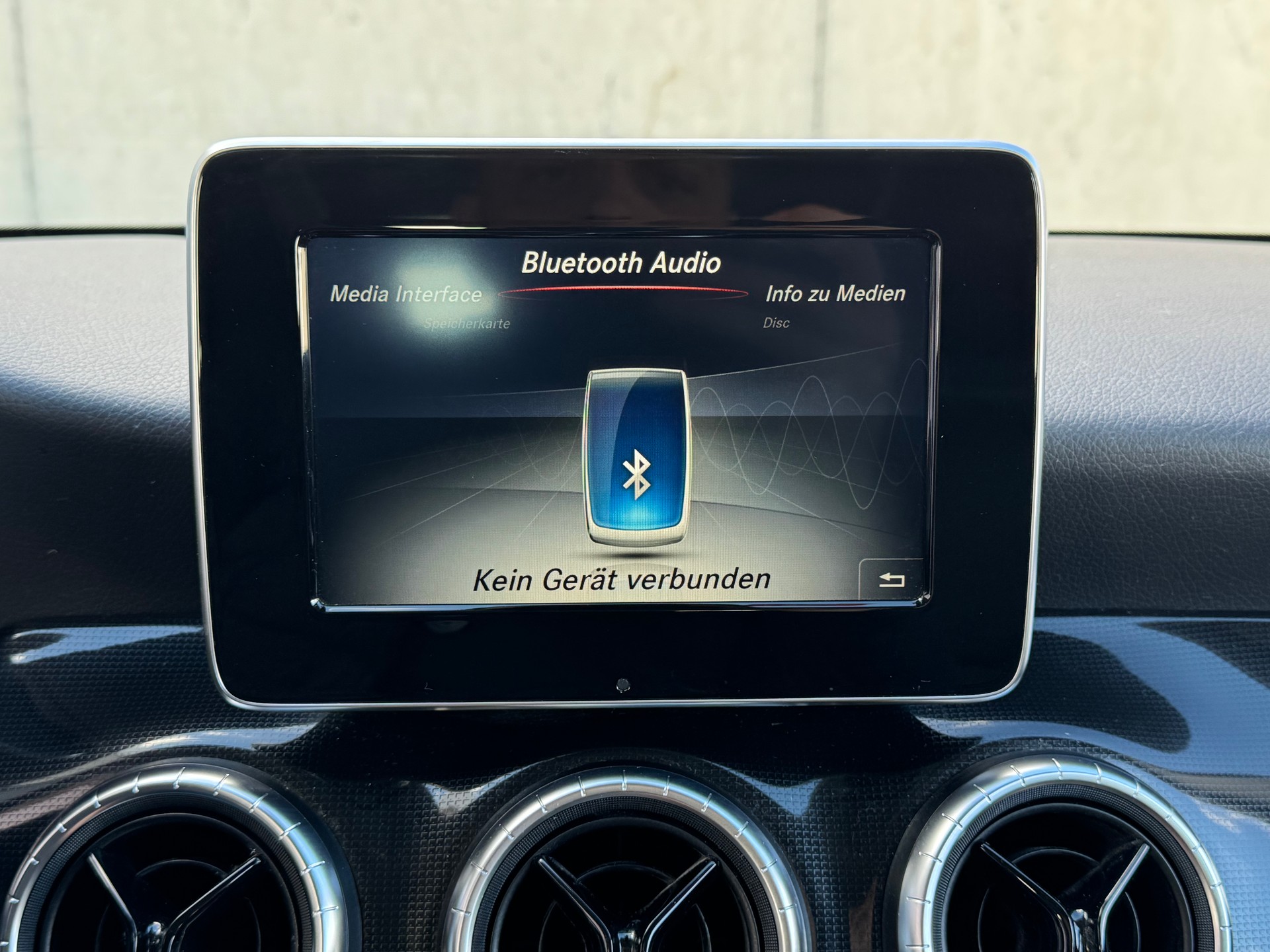 MERCEDES-BENZ CLA Shooting Br. 200 d Swiss Star Urban 4M 7G-DCT-image-24