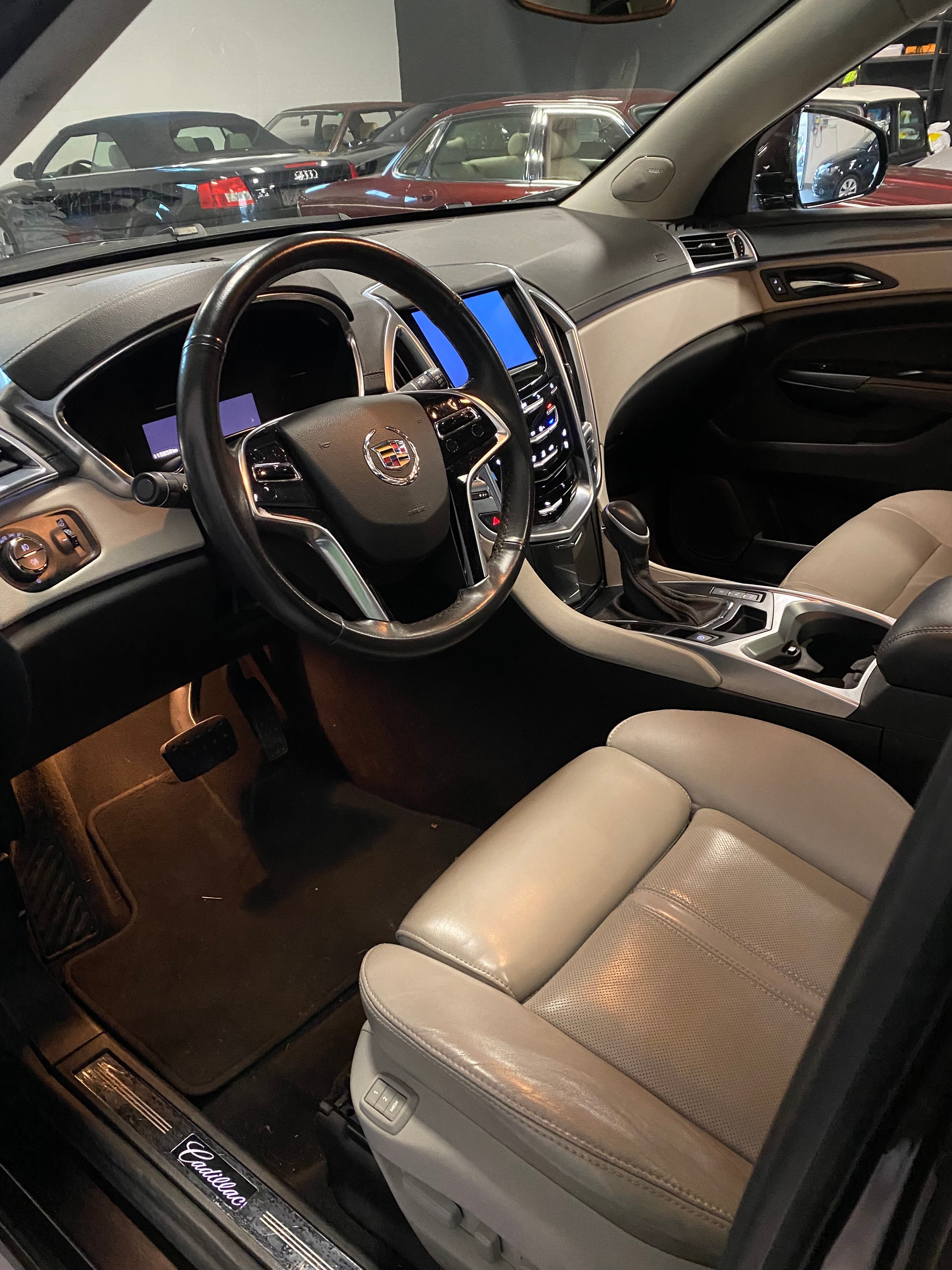 CADILLAC SRX 3.6 V6 Premium 4WD Automatic-image-6