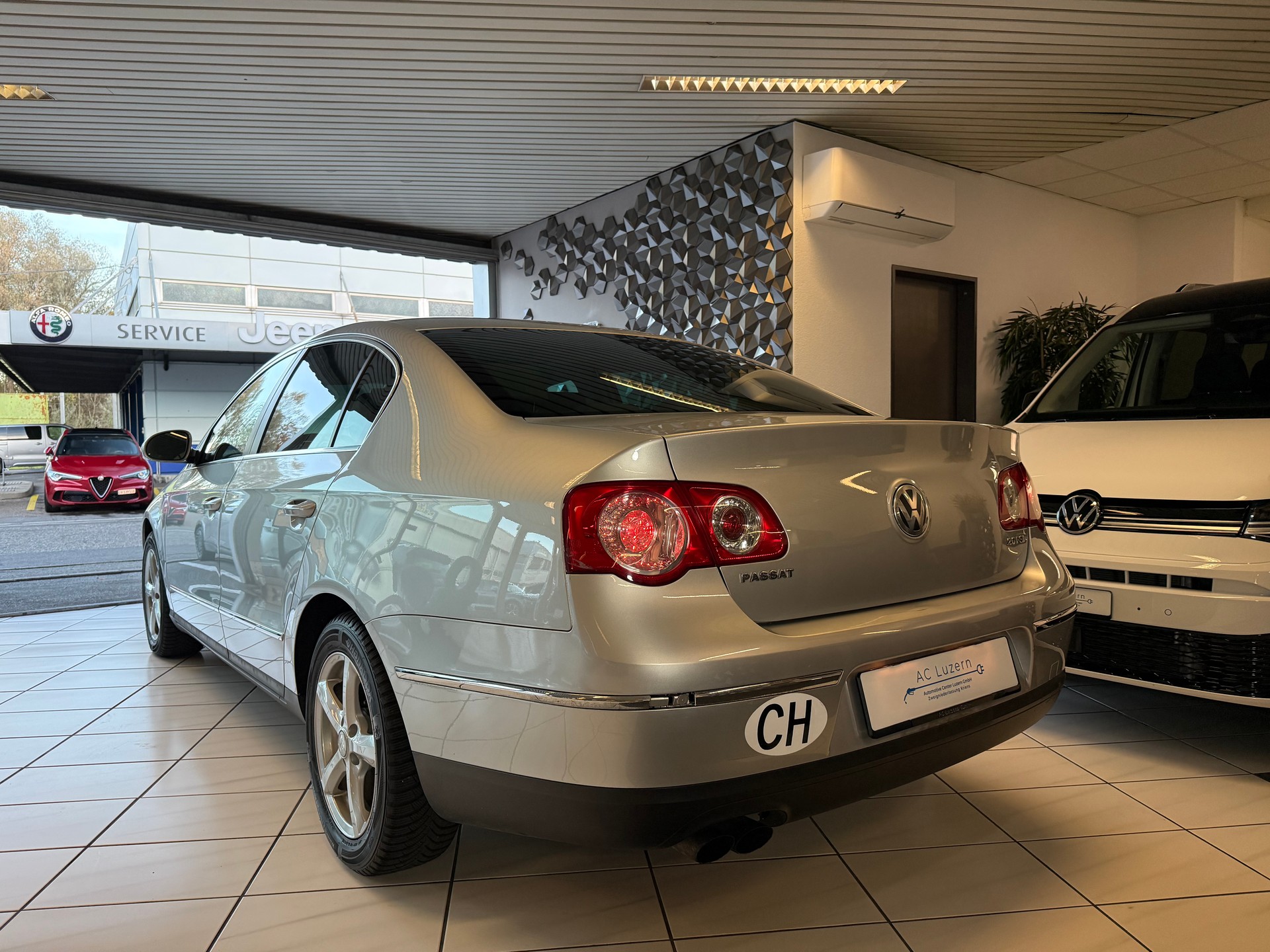 VW Passat 2.0 FSI Highline-showroom-element-1