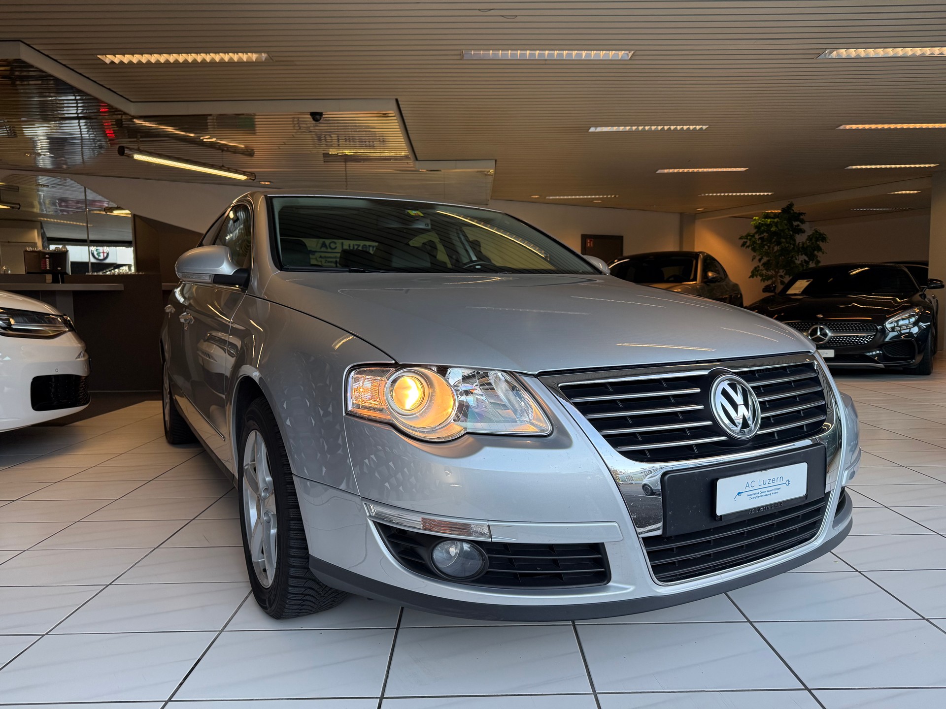 VW Passat 2.0 FSI Highline-showroom-element-3