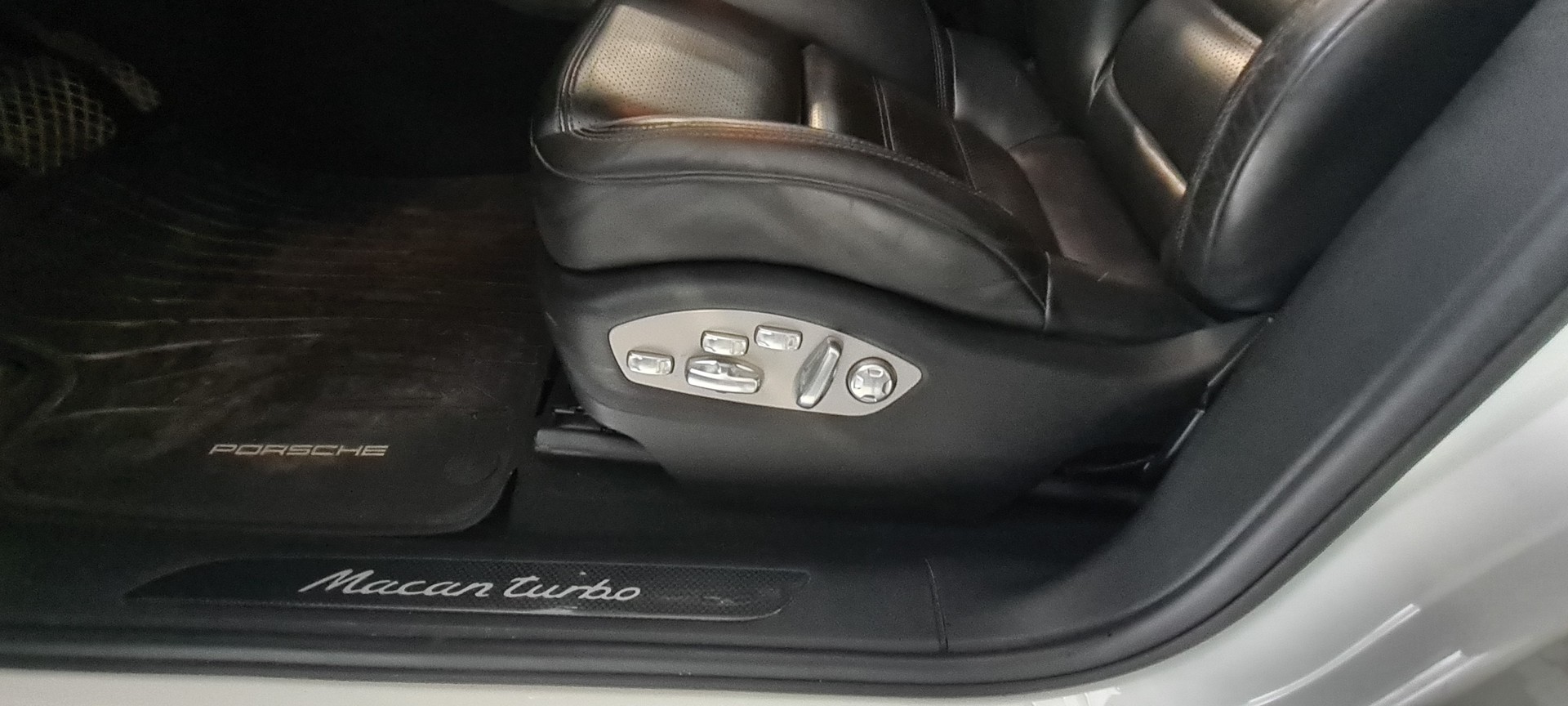 PORSCHE Macan Turbo Performance PDK-image-11
