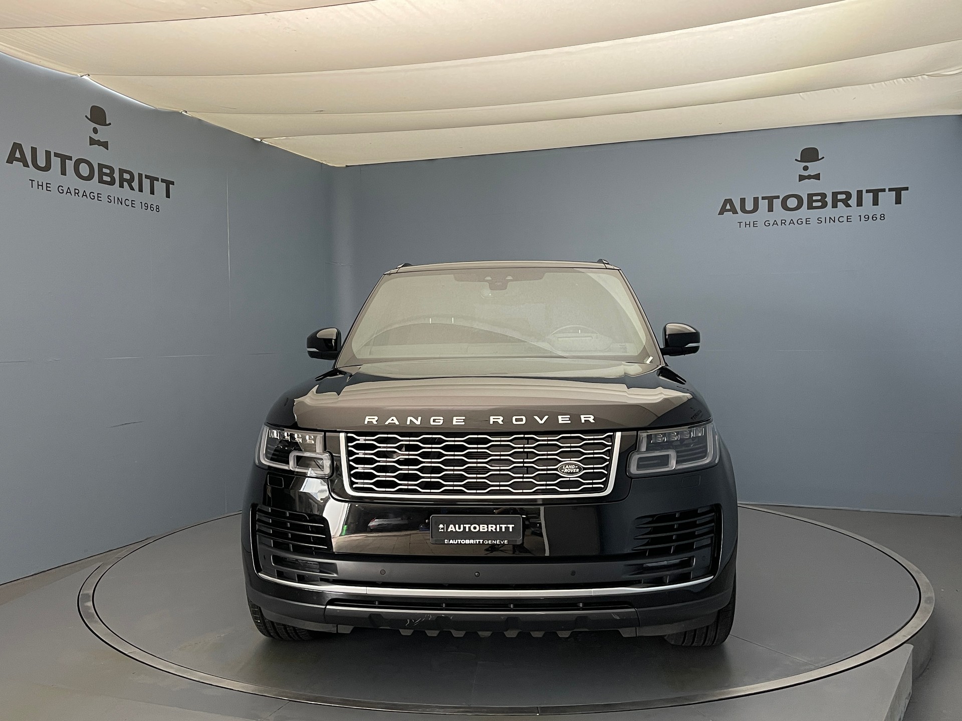 LAND ROVER Range Rover 2.0 P400e Westminster-showroom-element-1