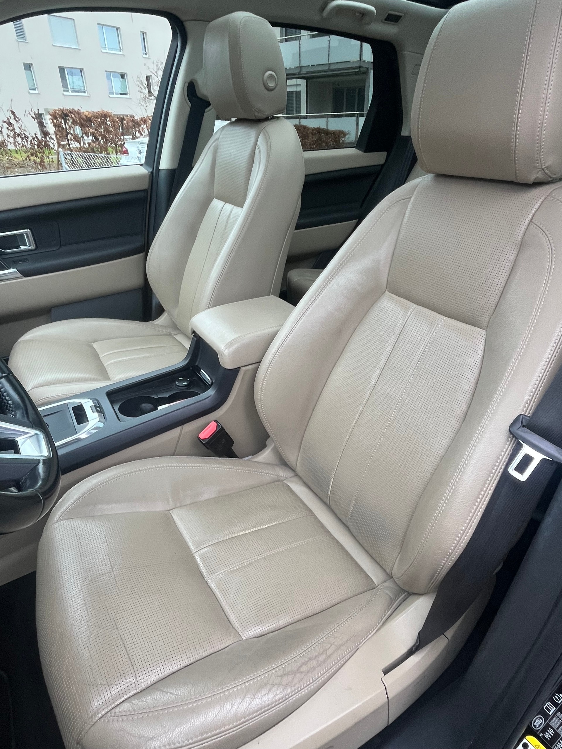 LAND ROVER Discovery Sport 2.2SD4 HSE AT9-image-5
