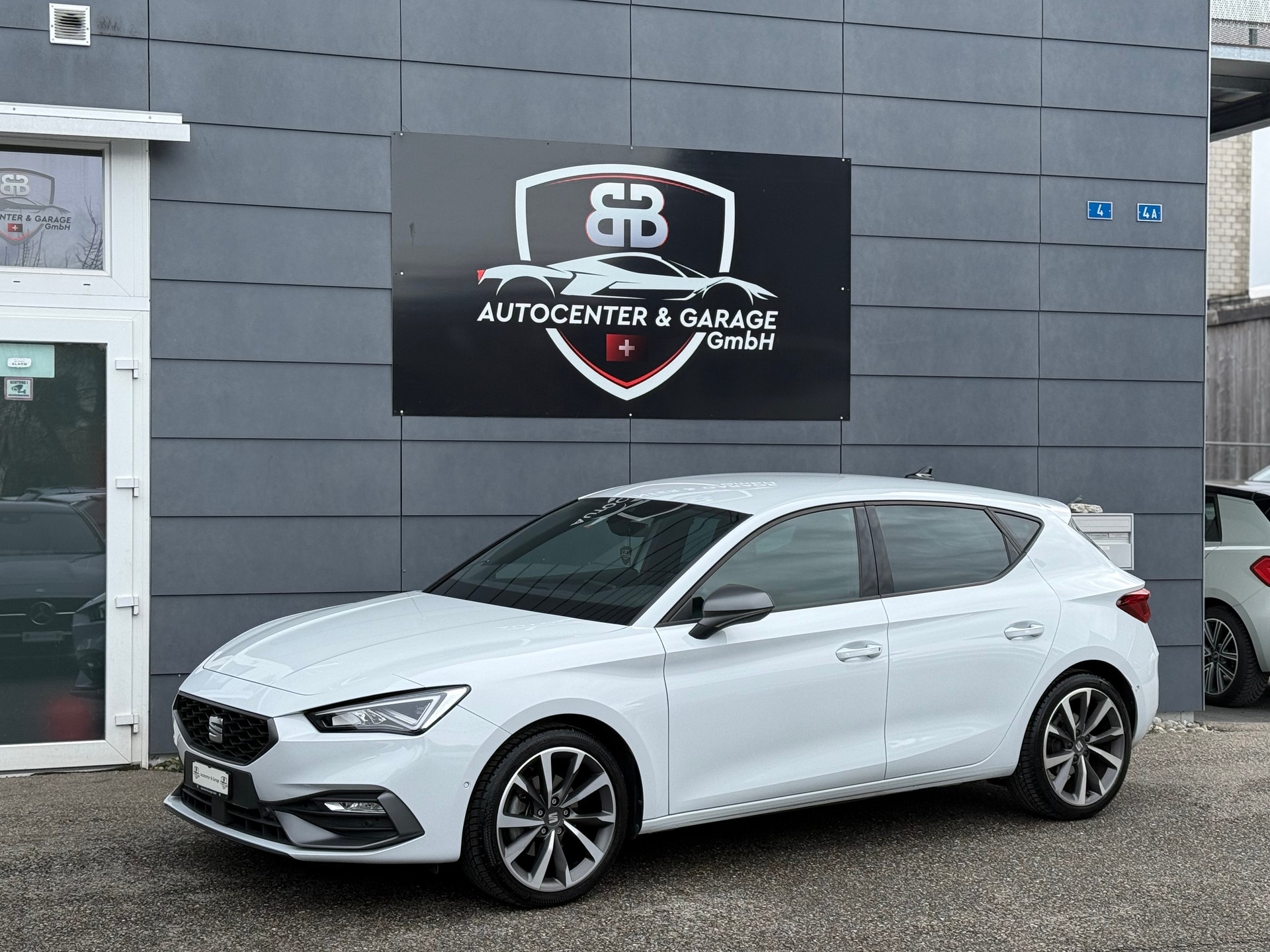 SEAT Leon 1.5 eTSI mHEV DSG FR °° 5 Jahre / 100'000 KM Garantie °°-showroom-element-2