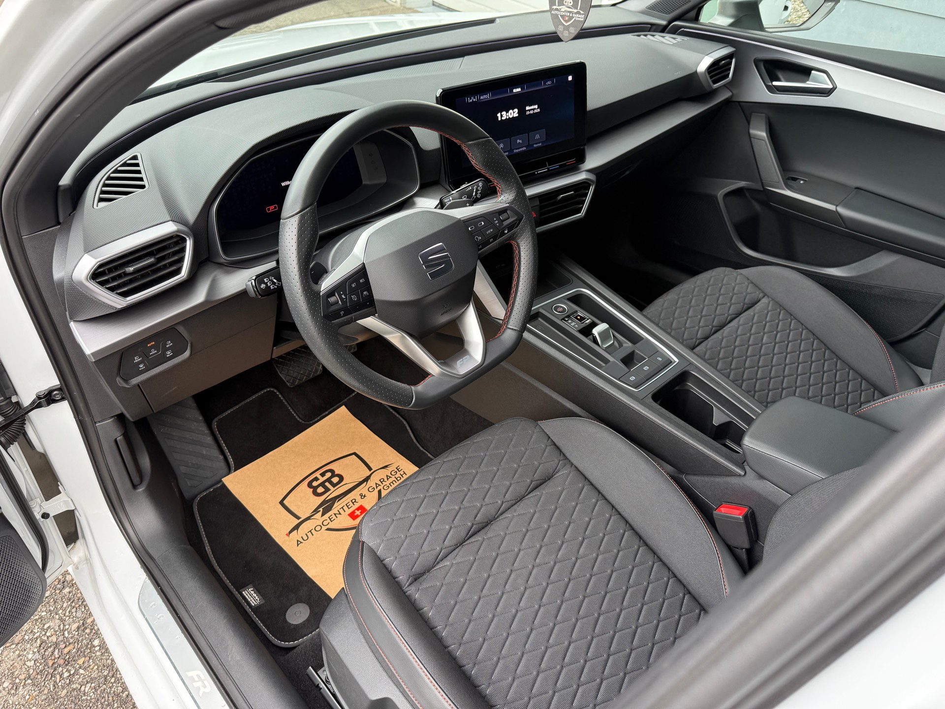 SEAT Leon 1.5 eTSI mHEV DSG FR °° 5 Jahre / 100'000 KM Garantie °°-image-11