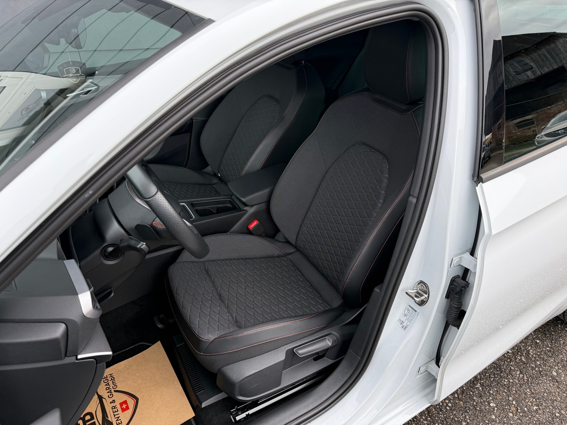 SEAT Leon 1.5 eTSI mHEV DSG FR °° 5 Jahre / 100'000 KM Garantie °°-image-10