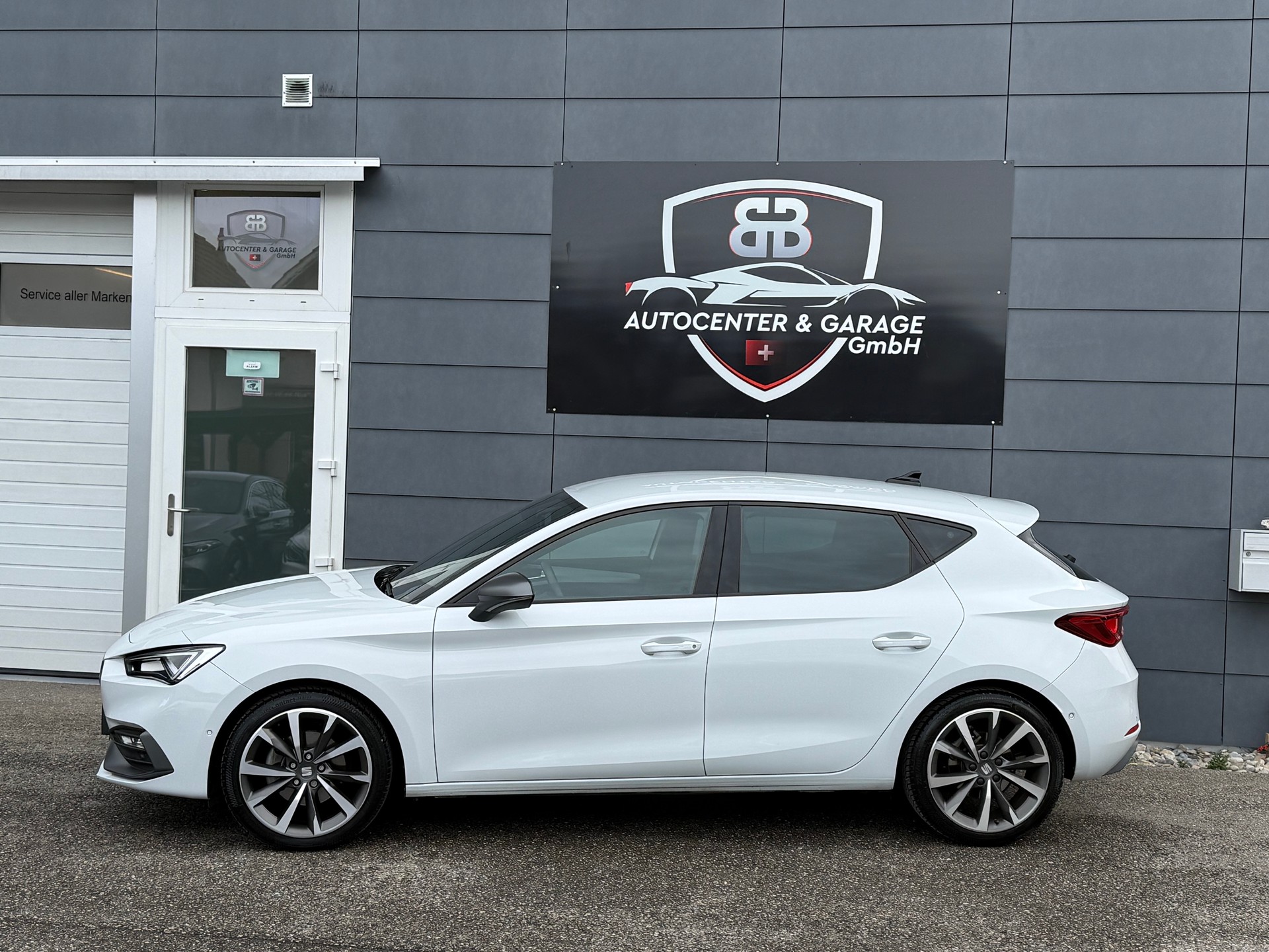 SEAT Leon 1.5 eTSI mHEV DSG FR °° 5 Jahre / 100'000 KM Garantie °°-image-4
