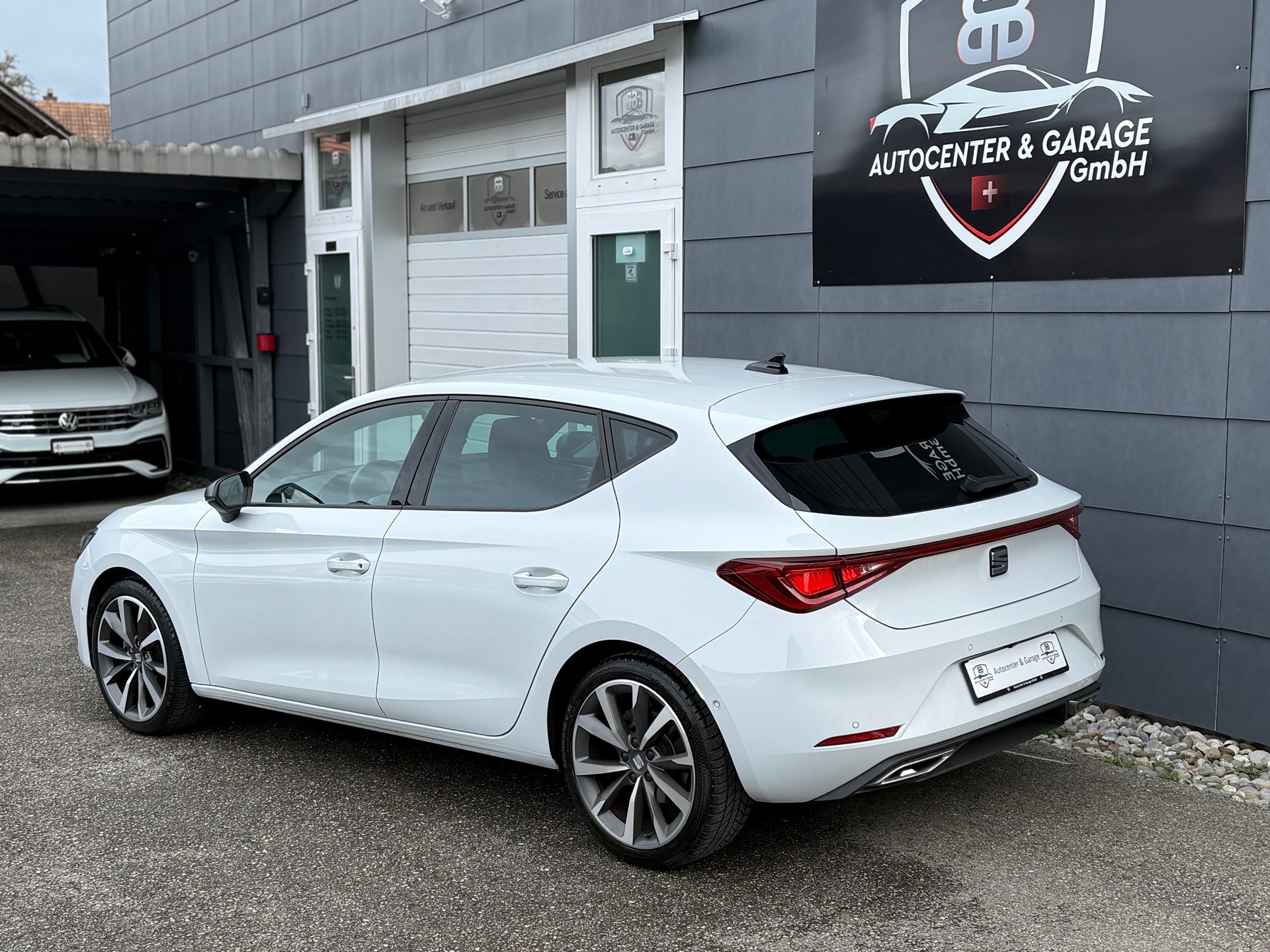 SEAT Leon 1.5 eTSI mHEV DSG FR °° 5 Jahre / 100'000 KM Garantie °°-image-5