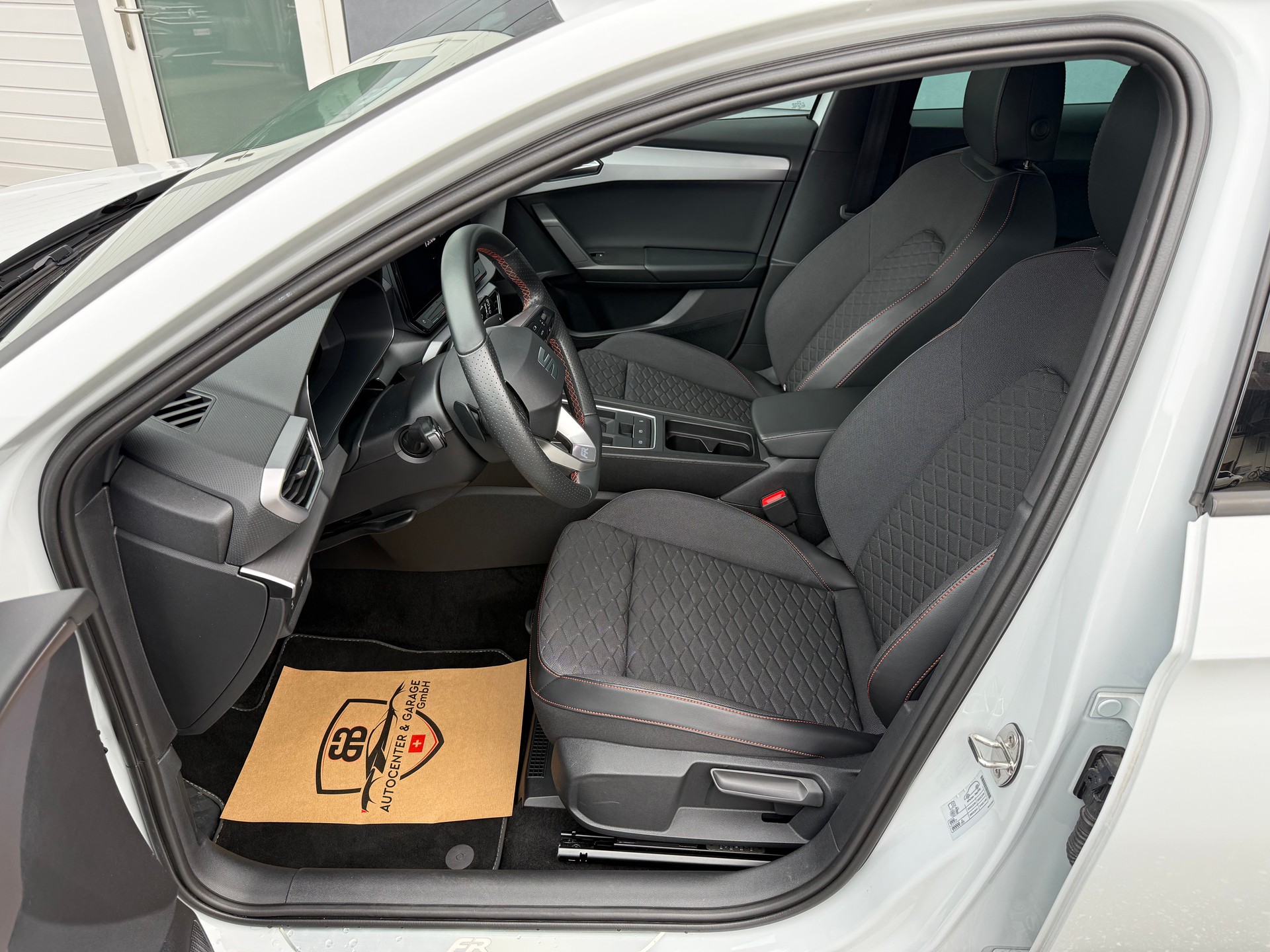 SEAT Leon 1.5 eTSI mHEV DSG FR °° 5 Jahre / 100'000 KM Garantie °°-image-9