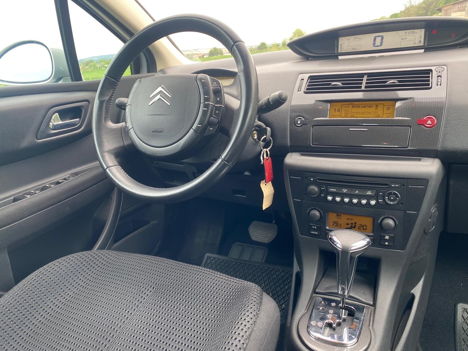 CITROEN C4 Berline 1.6i 16V VTR-image-6