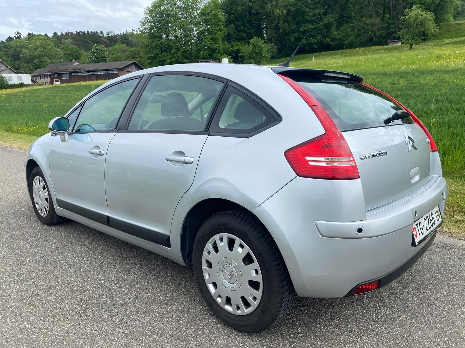 CITROEN C4 Berline 1.6i 16V VTR-image-4