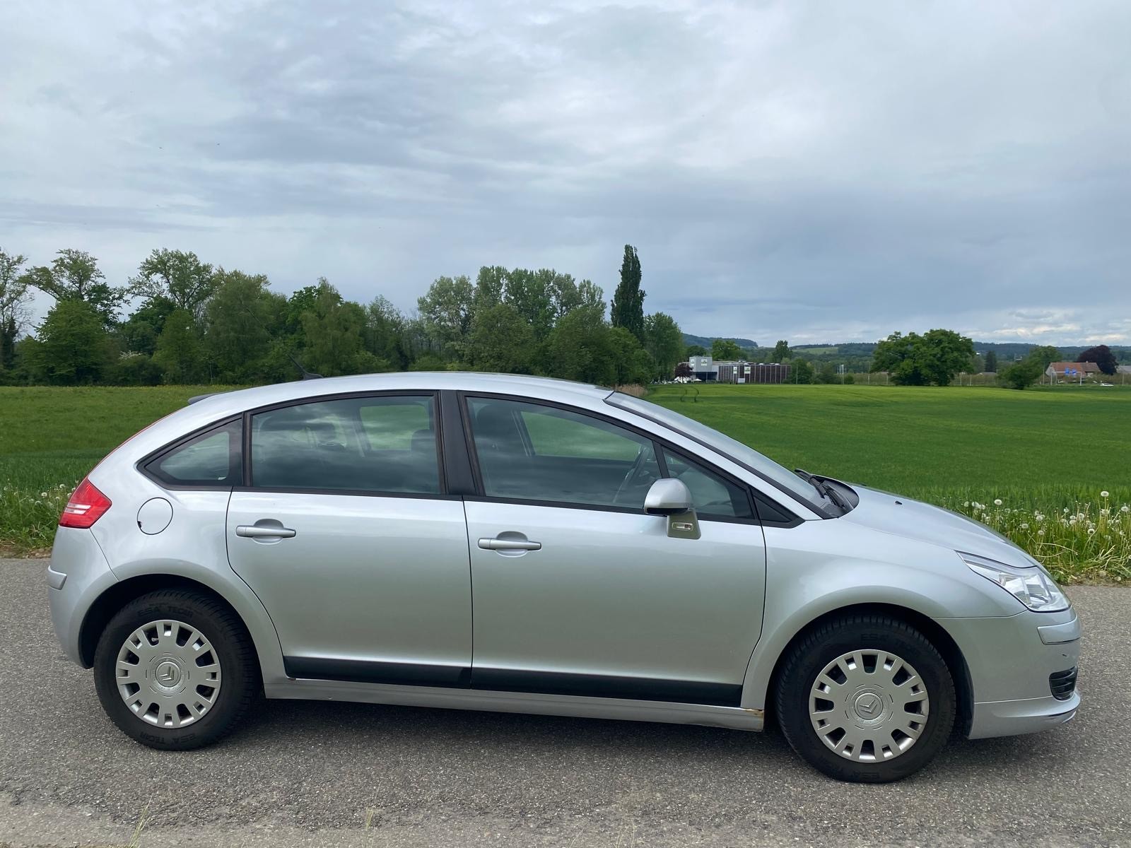 CITROEN C4 Berline 1.6i 16V VTR-image-3