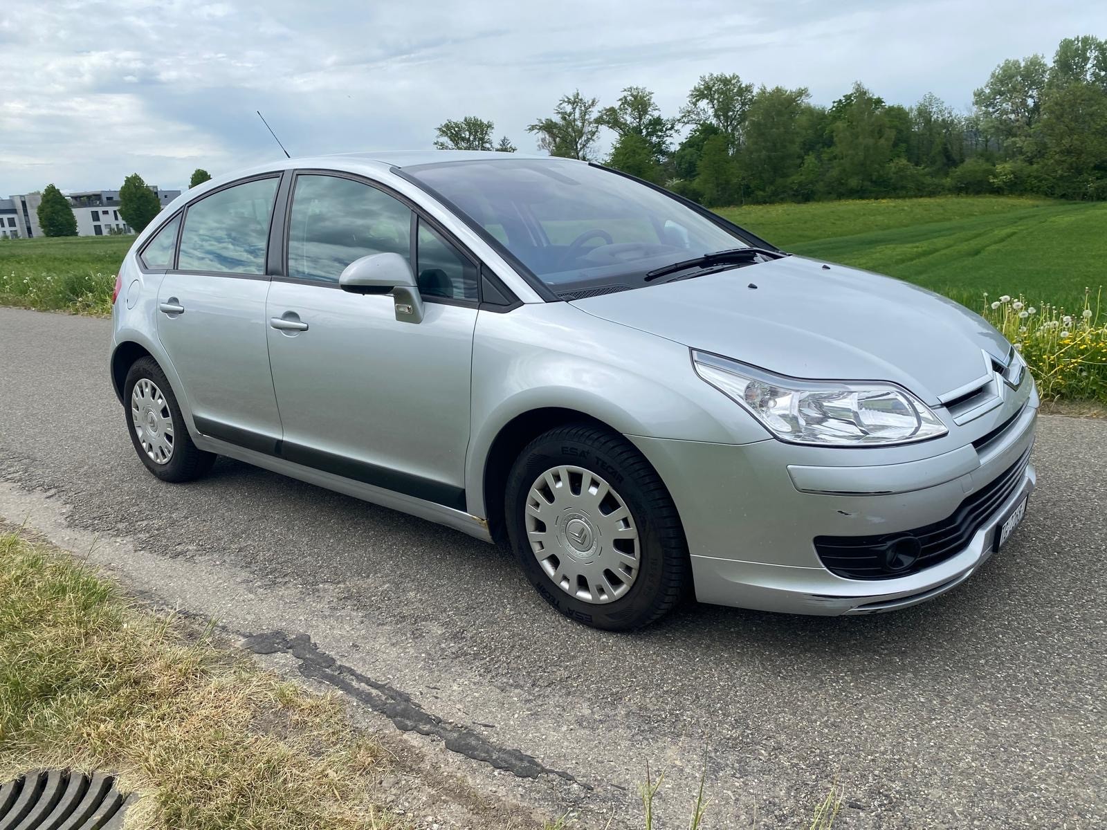 CITROEN C4 Berline 1.6i 16V VTR-image-1