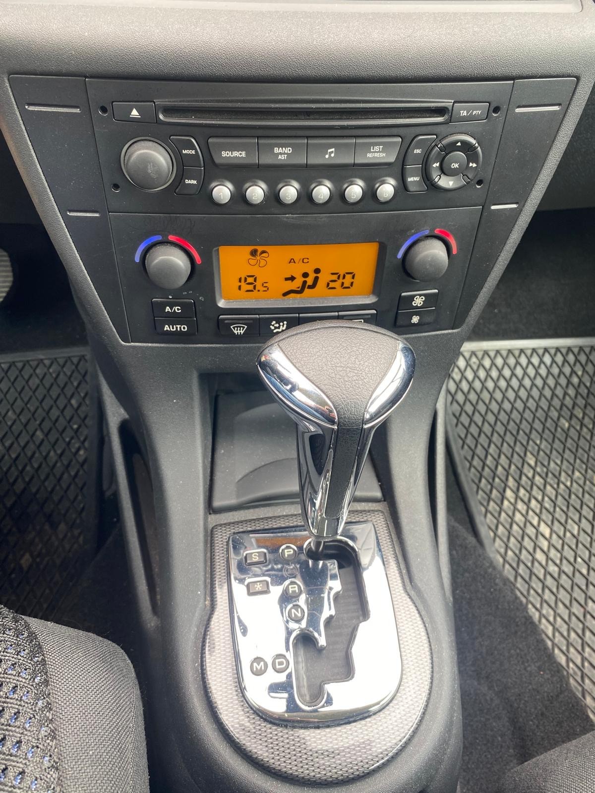 CITROEN C4 Berline 1.6i 16V VTR-image-7