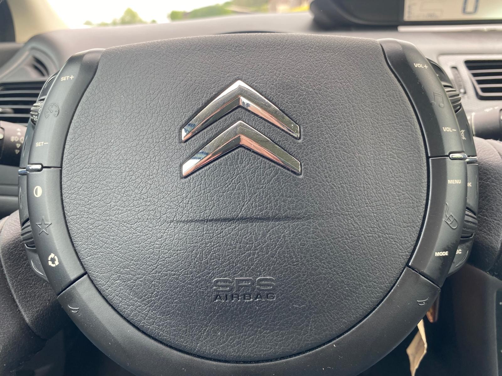 CITROEN C4 Berline 1.6i 16V VTR-image-9