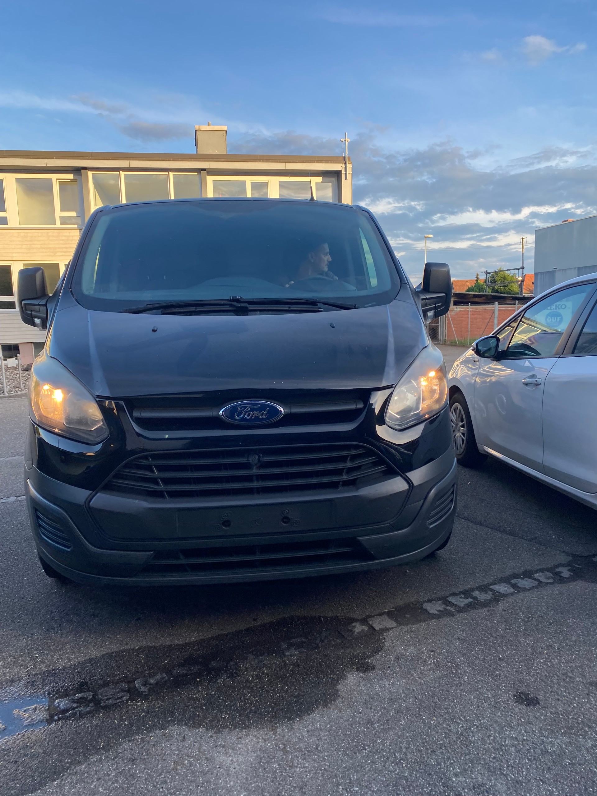 FORD Transit Custom Van 250 L1H1 Level 3-image-10