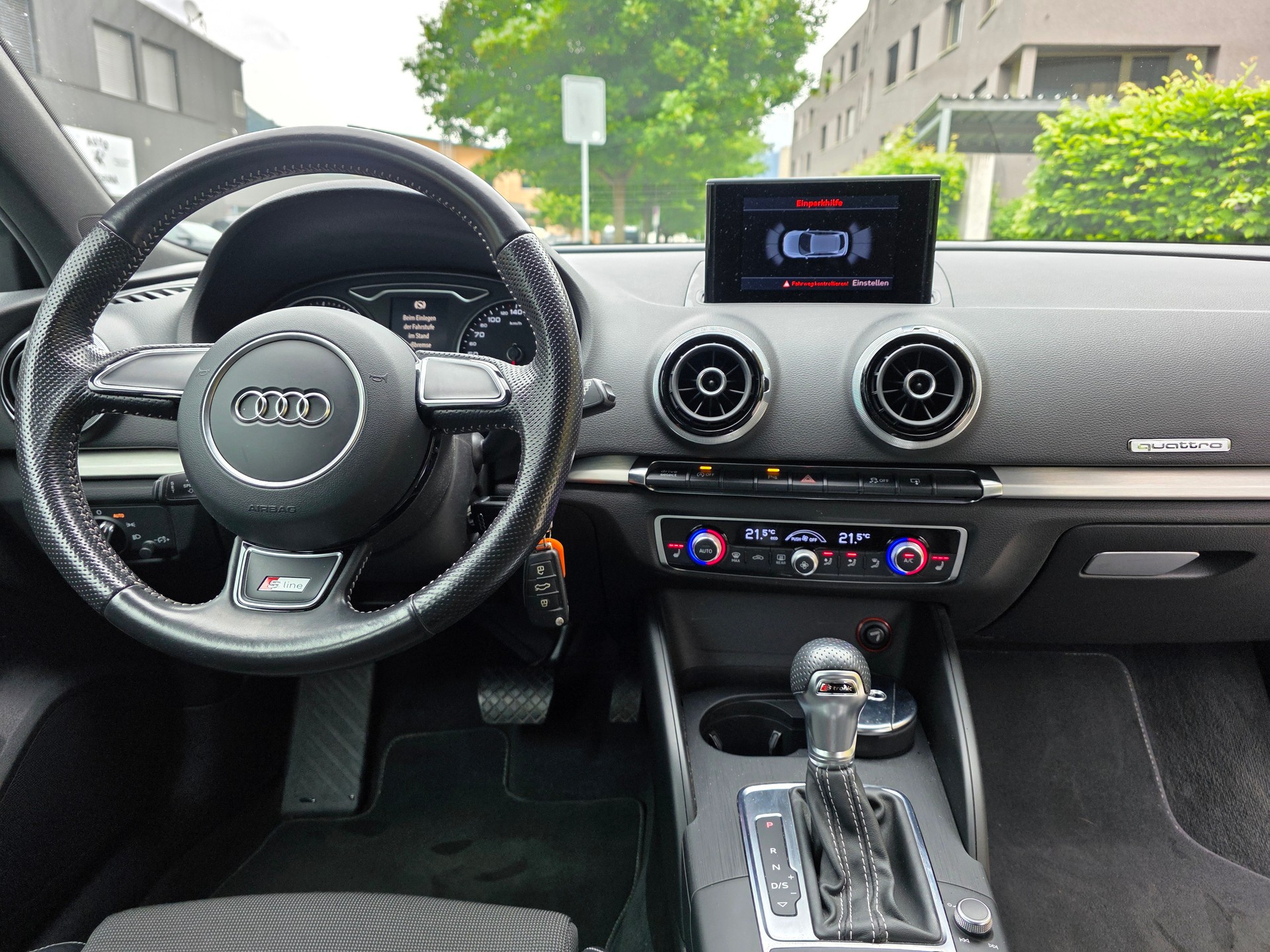 AUDI A3 Sportback 1.8 TFSI Attraction quattro S-tronic-image-13