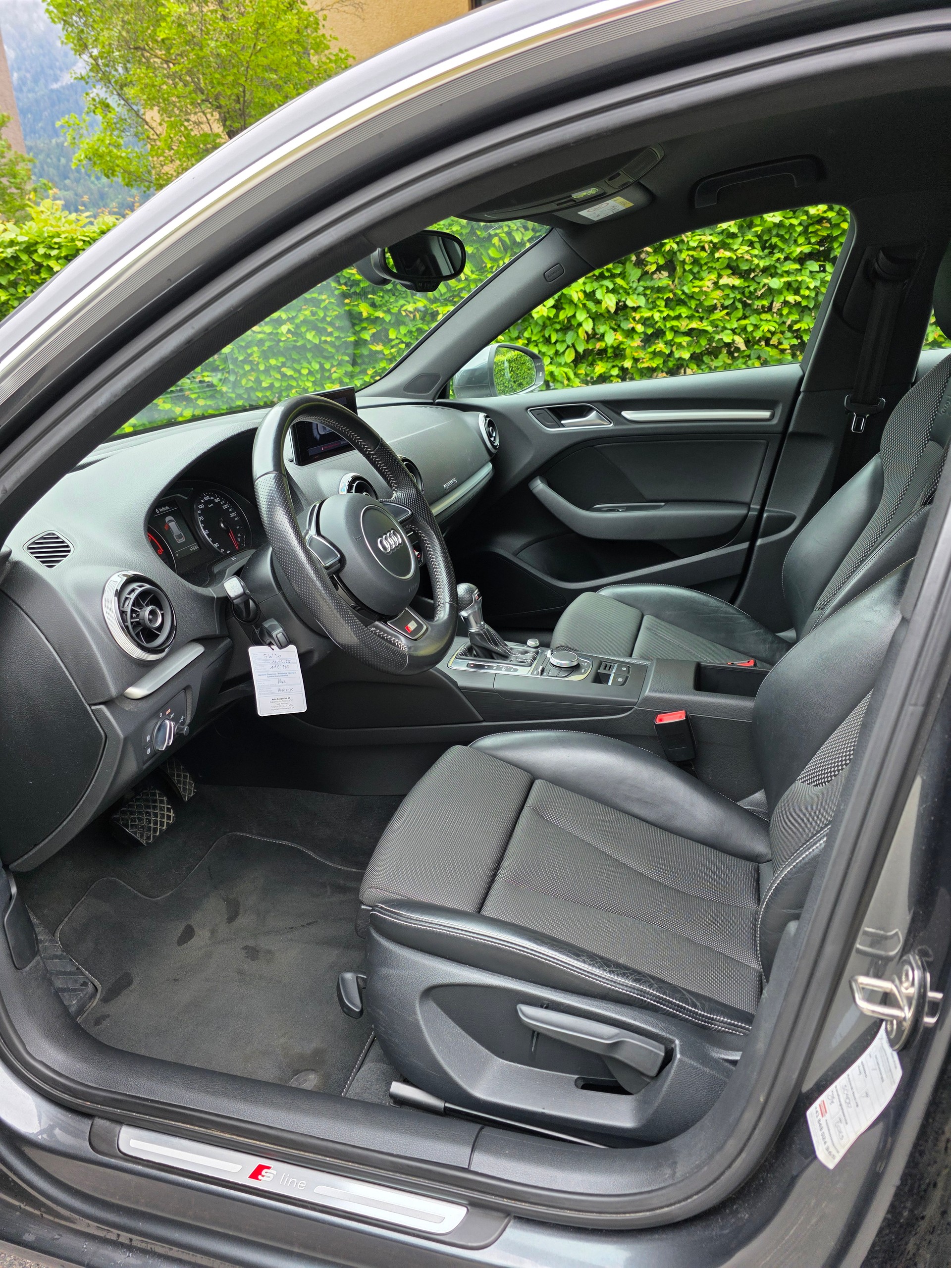 AUDI A3 Sportback 1.8 TFSI Attraction quattro S-tronic-image-8