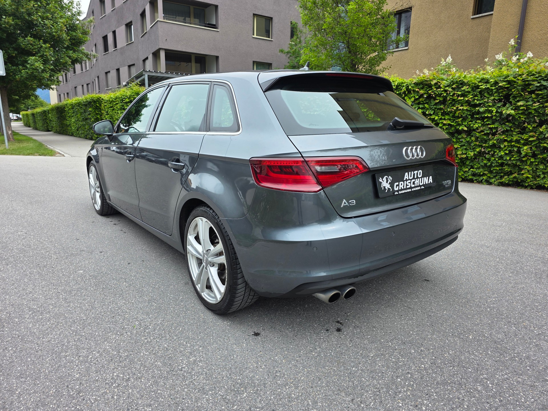 AUDI A3 Sportback 1.8 TFSI Attraction quattro S-tronic-image-2