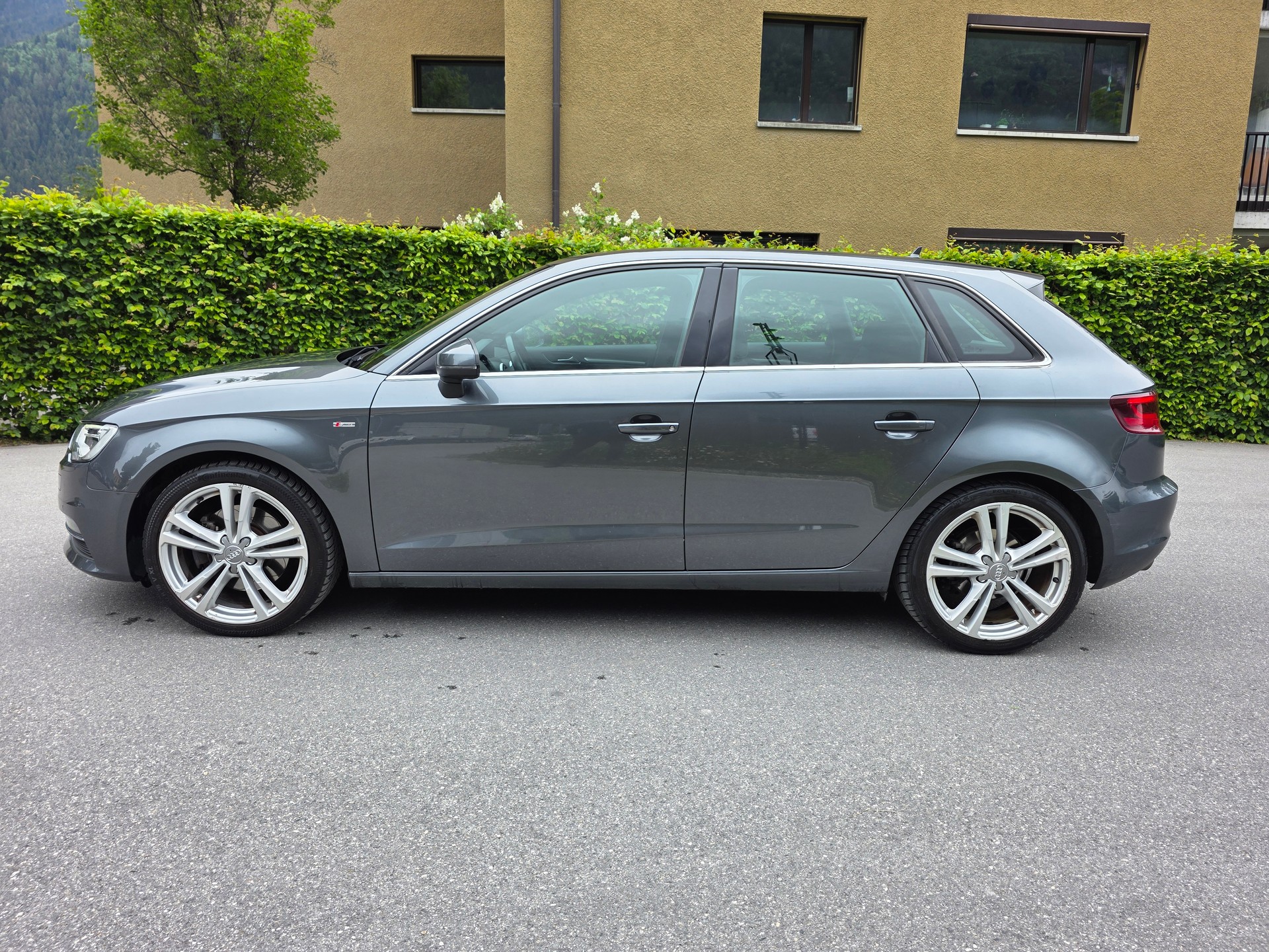 AUDI A3 Sportback 1.8 TFSI Attraction quattro S-tronic-image-1