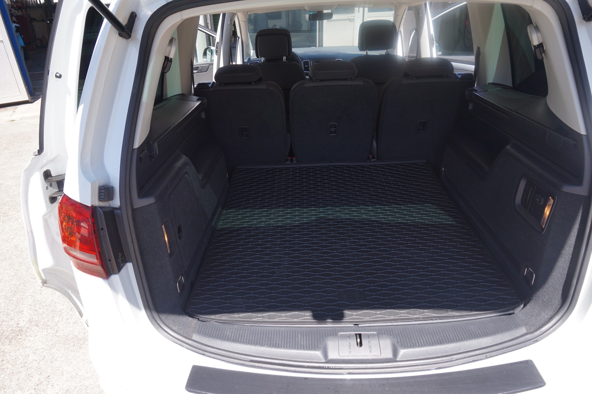 VW Sharan 2.0 TDI BMT Comfortline 4Motion DSG-image-13