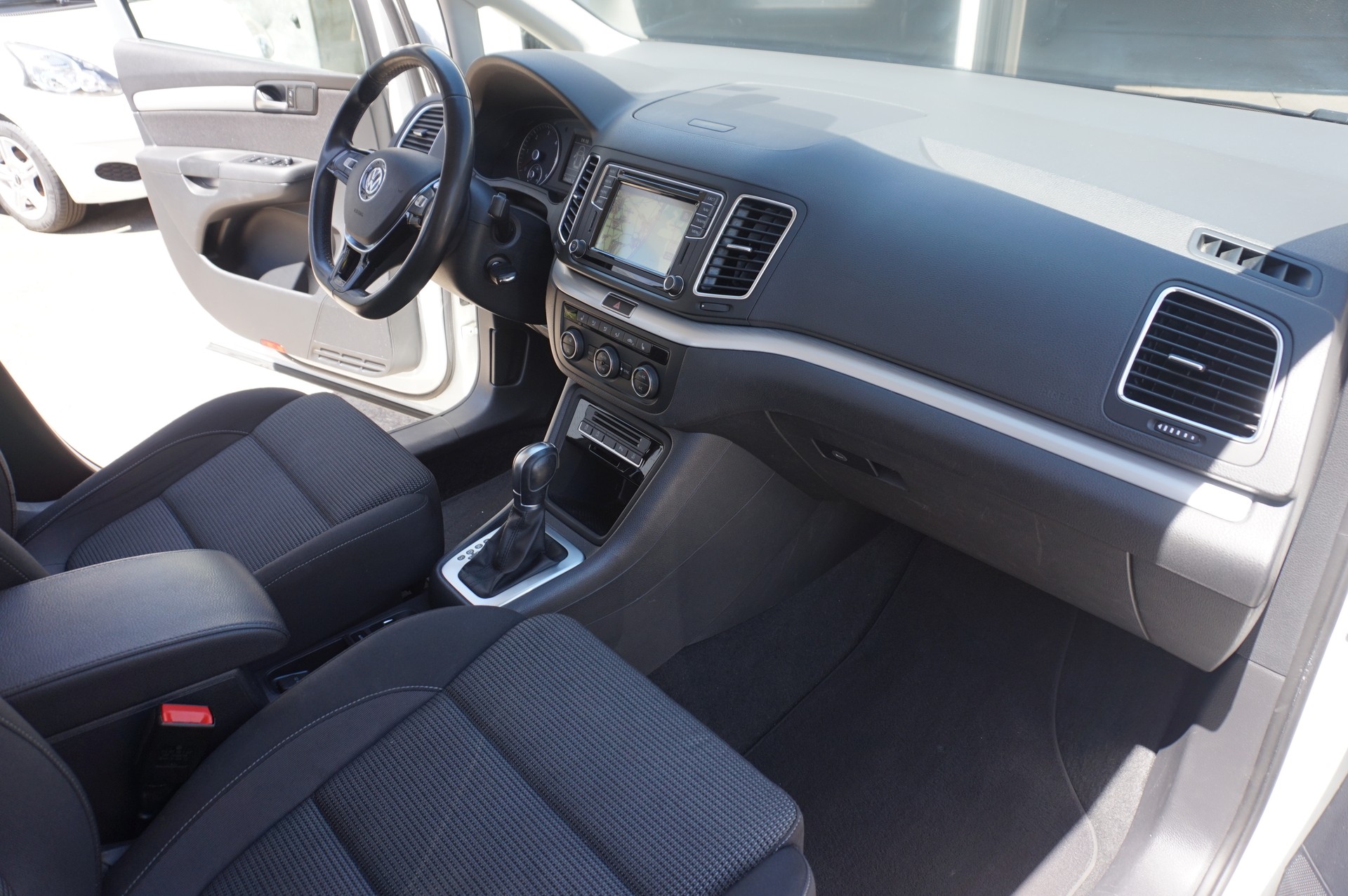 VW Sharan 2.0 TDI BMT Comfortline 4Motion DSG-image-9