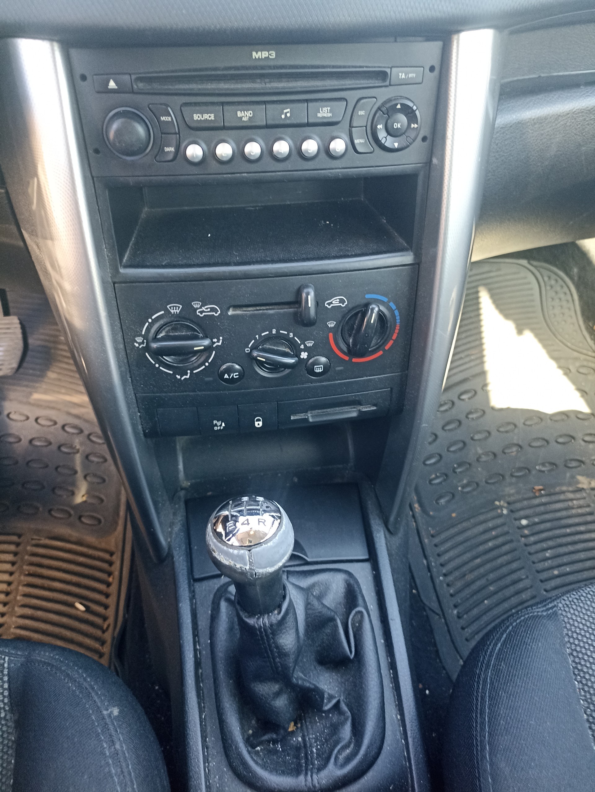 PEUGEOT 207 SW 1.6 16V Sport-image-8