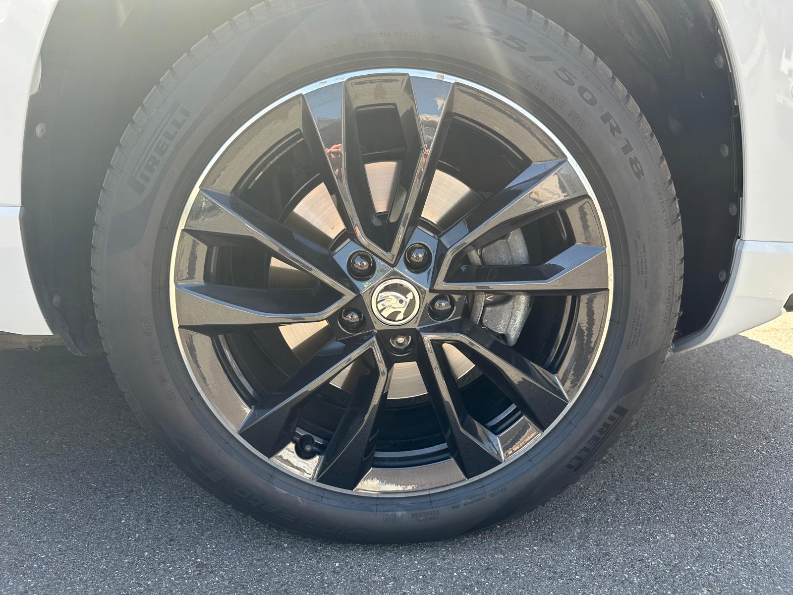 SKODA Karoq 2.0 TDI CR Sport Line 4x4 DSG-image-4